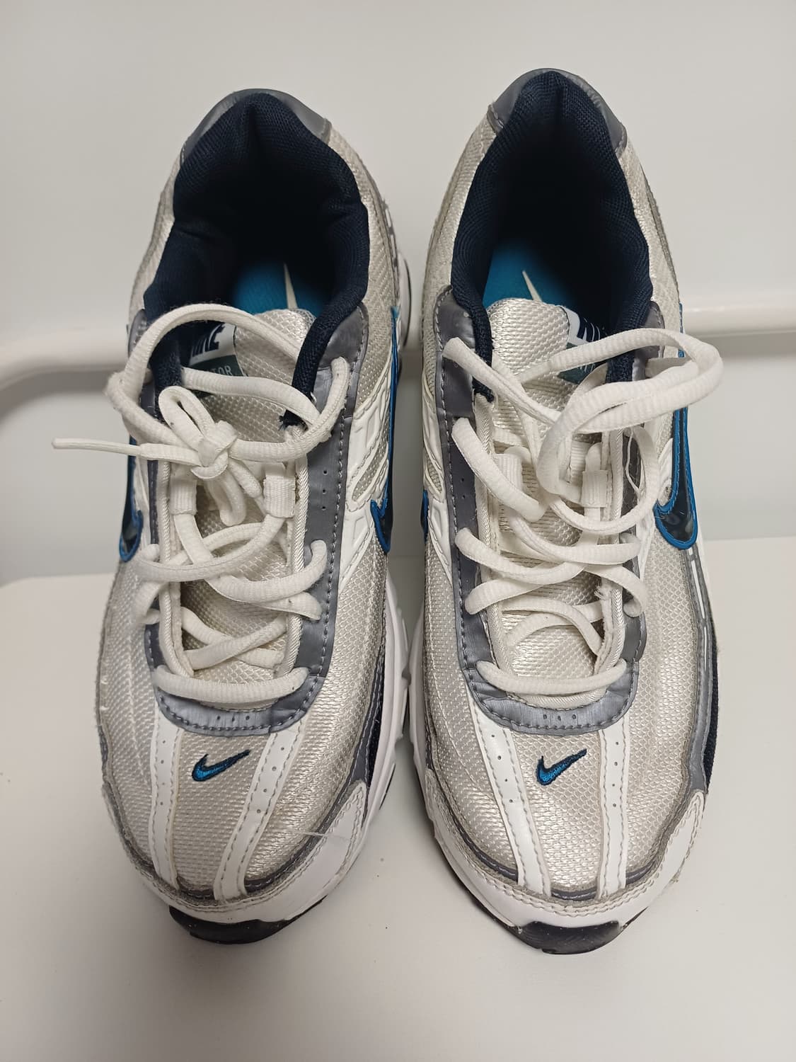 [정품/250] 나이키 이니시에이터 화이트 실버 네이비 상품이미지1