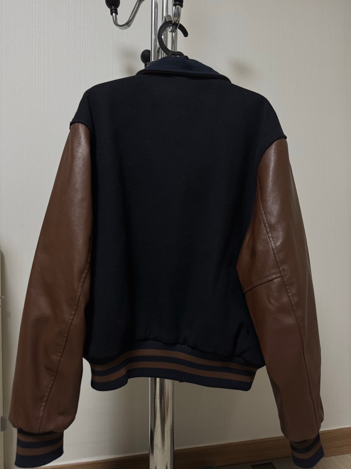 에잇세컨즈 바시티 자켓 상품이미지2