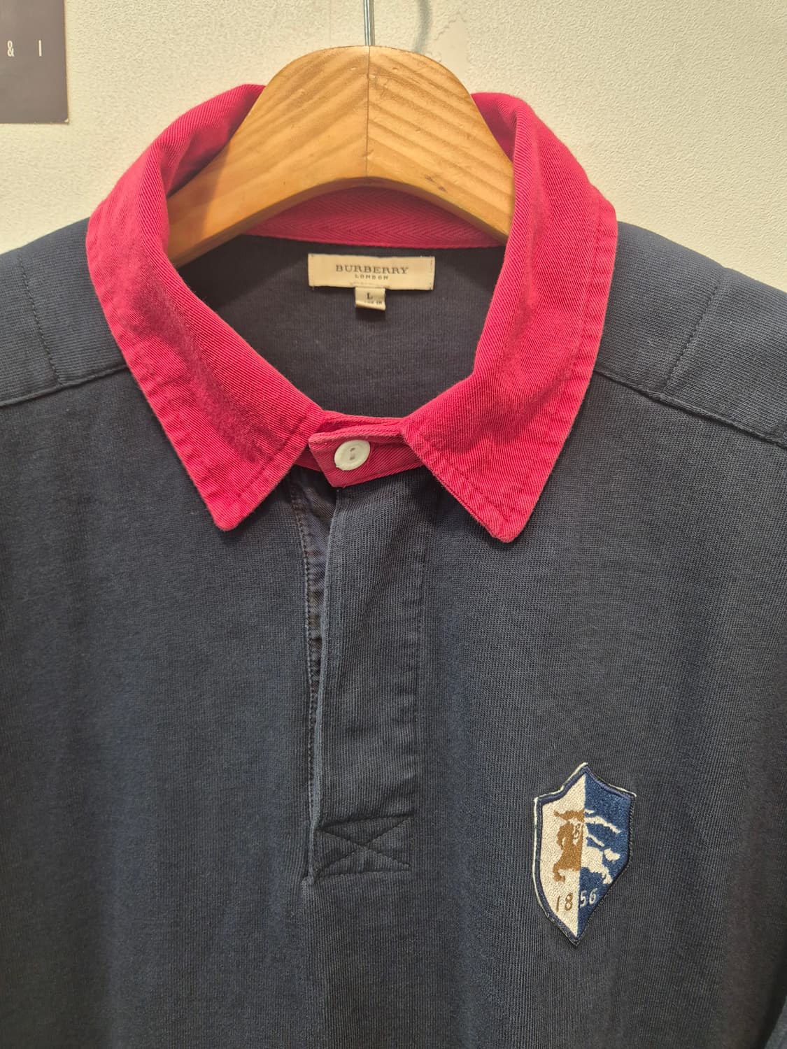 버버리 런던 남성 긴팔 폴로 셔츠  L
- 사이즈 실측 가슴단면 57   상품이미지2