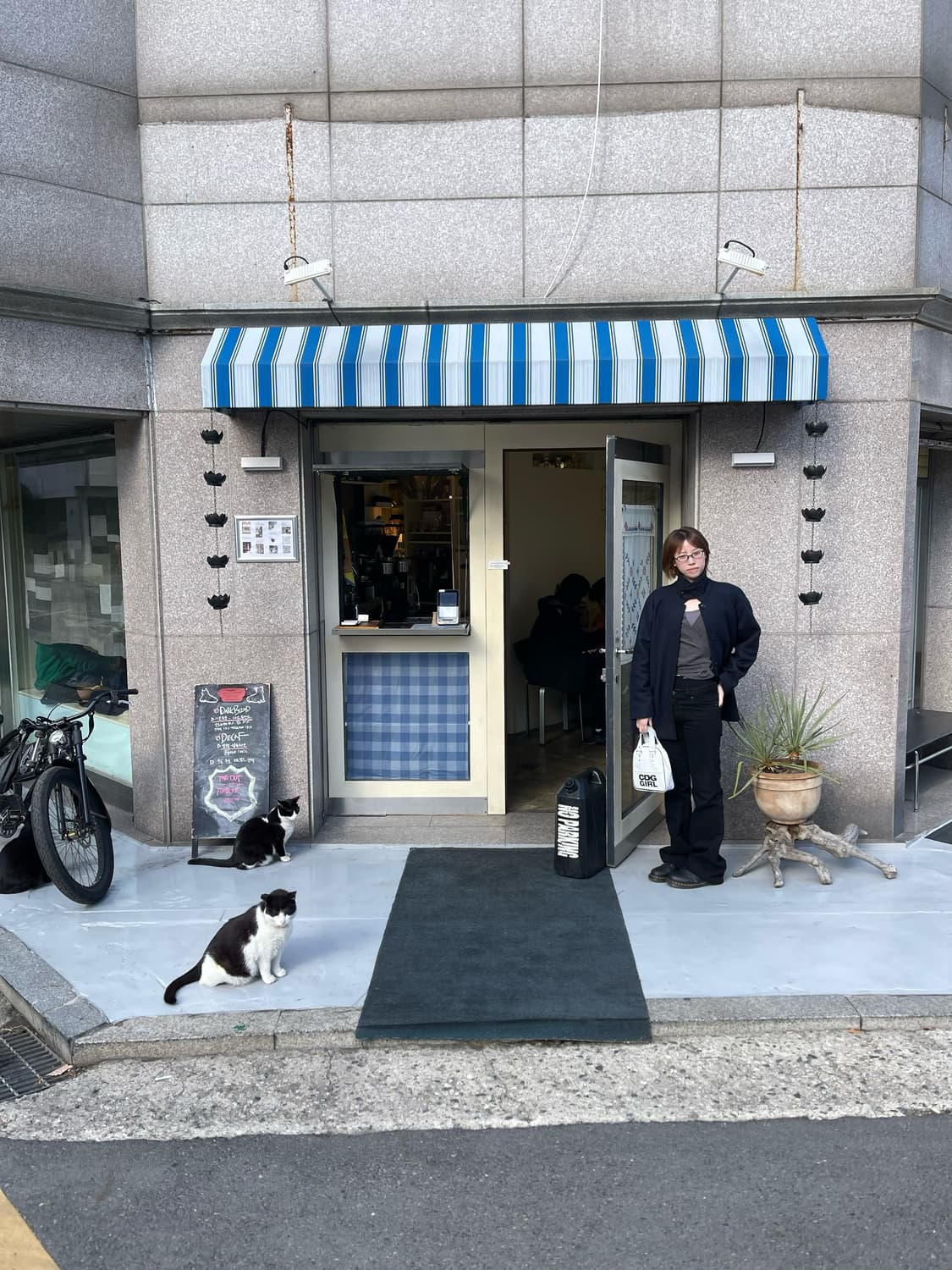 꼼데가르송 CDG 에나멜 도트백 상품이미지3