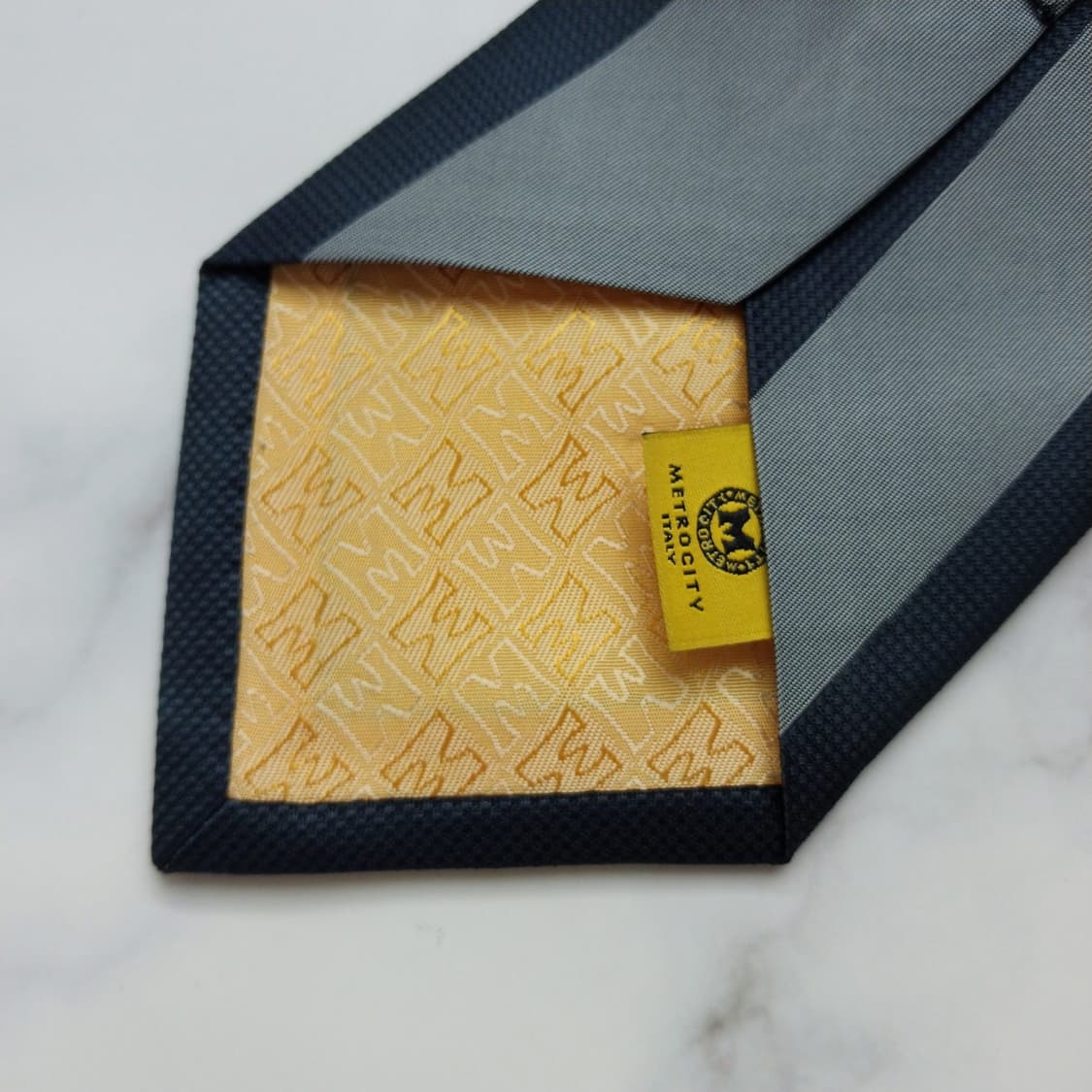 메트로시티 실크 스트라이프 넥타이 9.5cm A+등급 K931
 상품이미지5