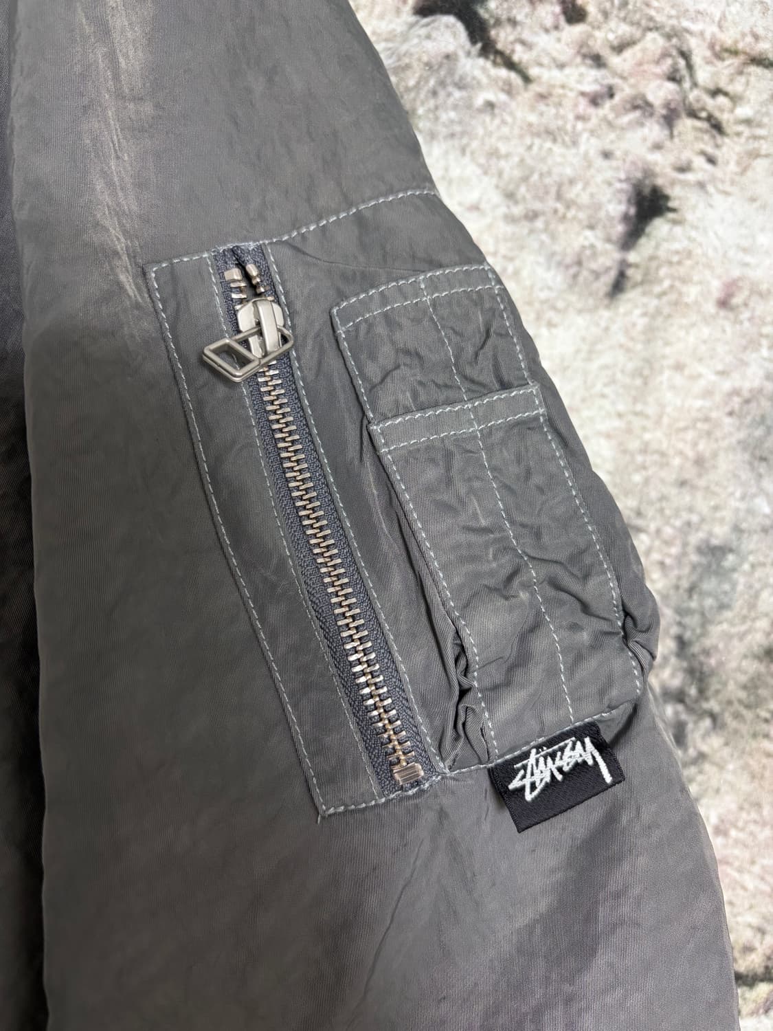 [XL] 스투시 다이드 나일론 봄버 차콜 상품이미지5