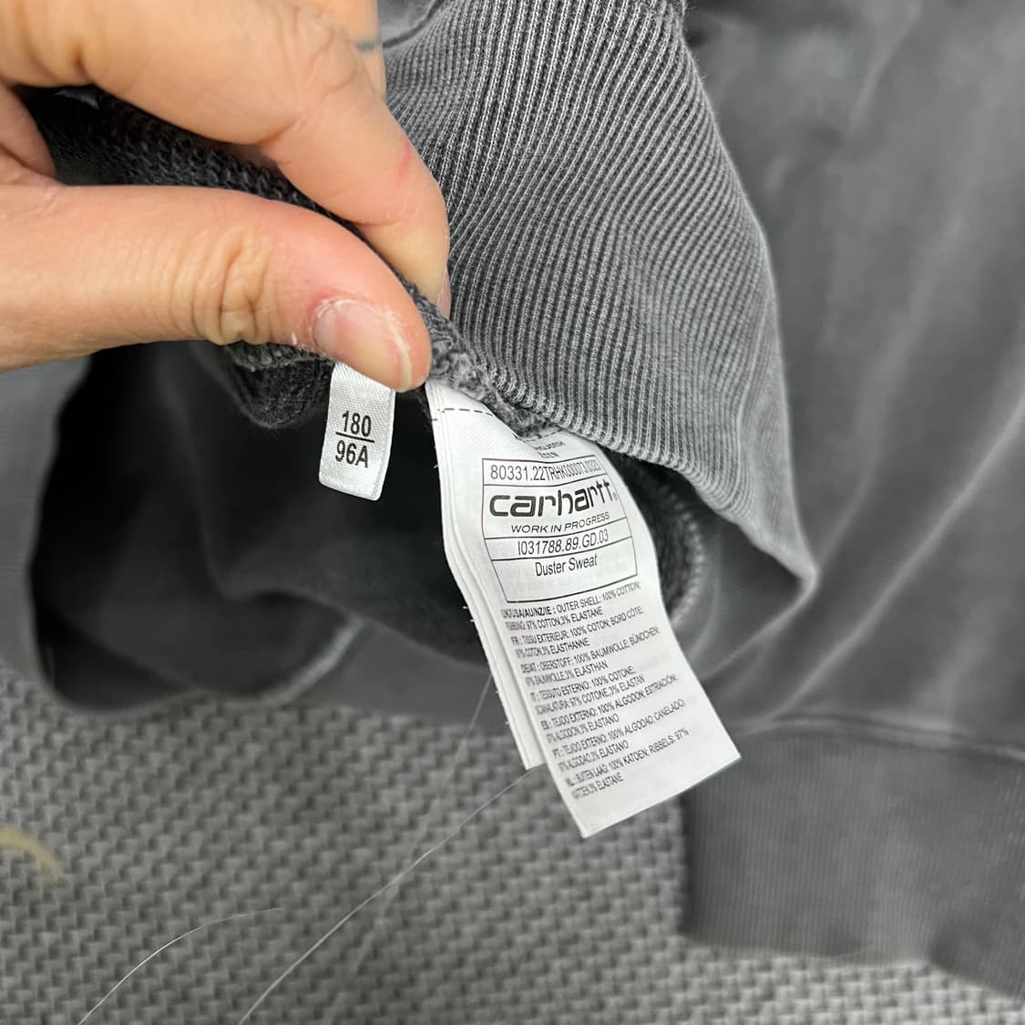 착샷O 칼하트 Wip 그레이 워시드 맨투맨 상품이미지3