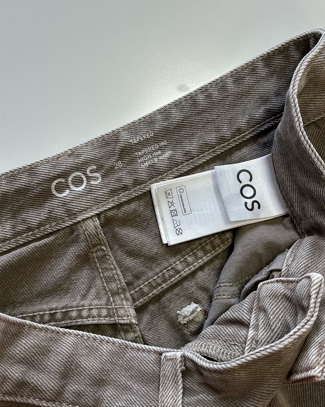 COS 브라운 데님 테이퍼드 팬츠 상품이미지3