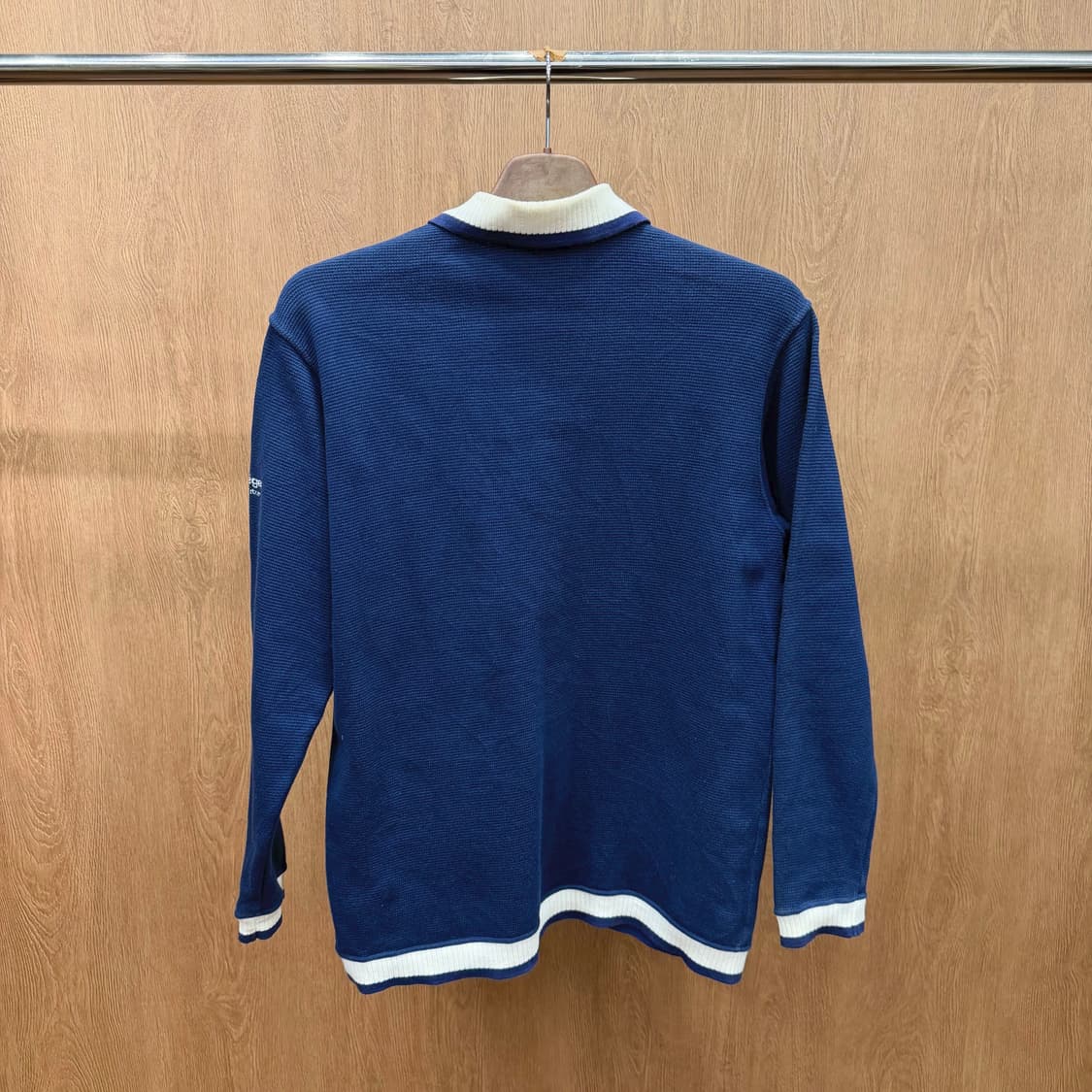 꾸레쥬 스포츠 퓨처 니트 집업 가디건 배색 카라 슬리브 로고 자수 네이비 상품이미지3