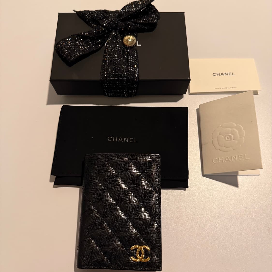샤넬 골드 로고 캐비어 여권 카드 지갑 블랙 상품이미지7