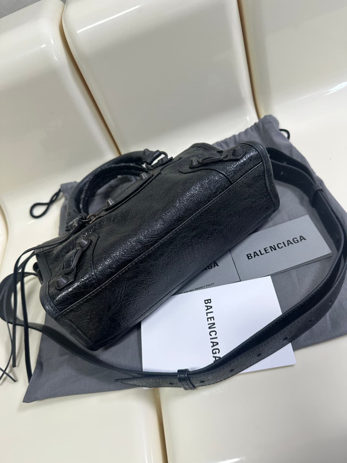 [새상품급 정품] 발렌시아가 르 시티 모터백 미니 상품이미지4