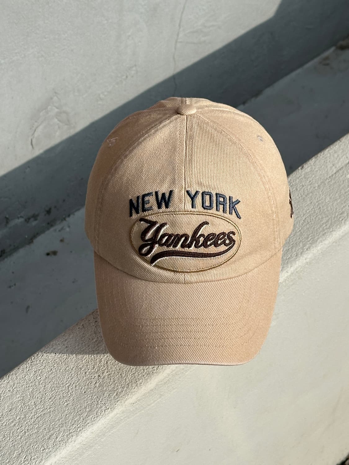 [F] MLB 엠엘비 뉴욕양키스 로고 베이지 볼캡 모자 상품이미지1