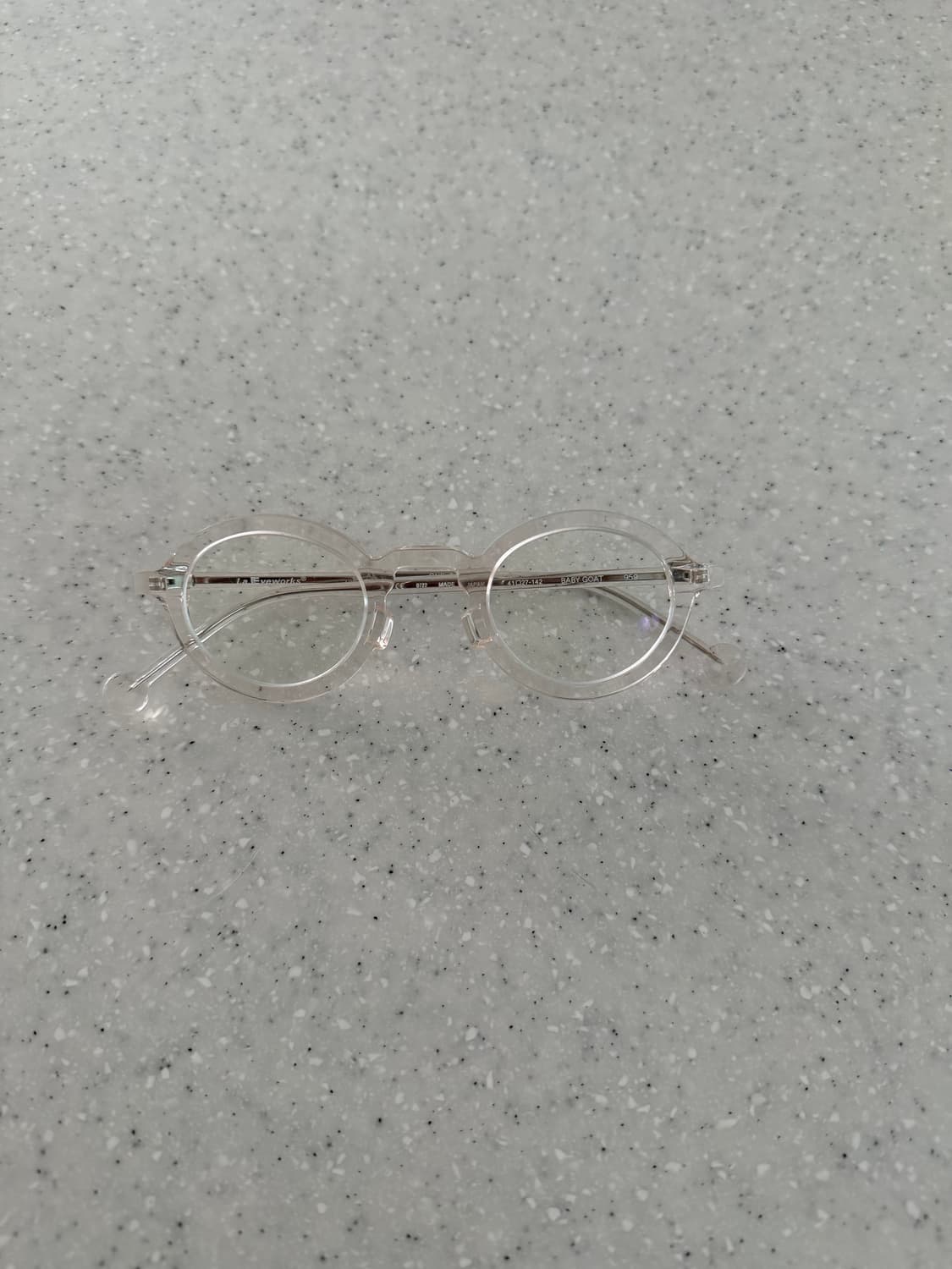 LA eyeworks 투명테 안경 상품이미지1