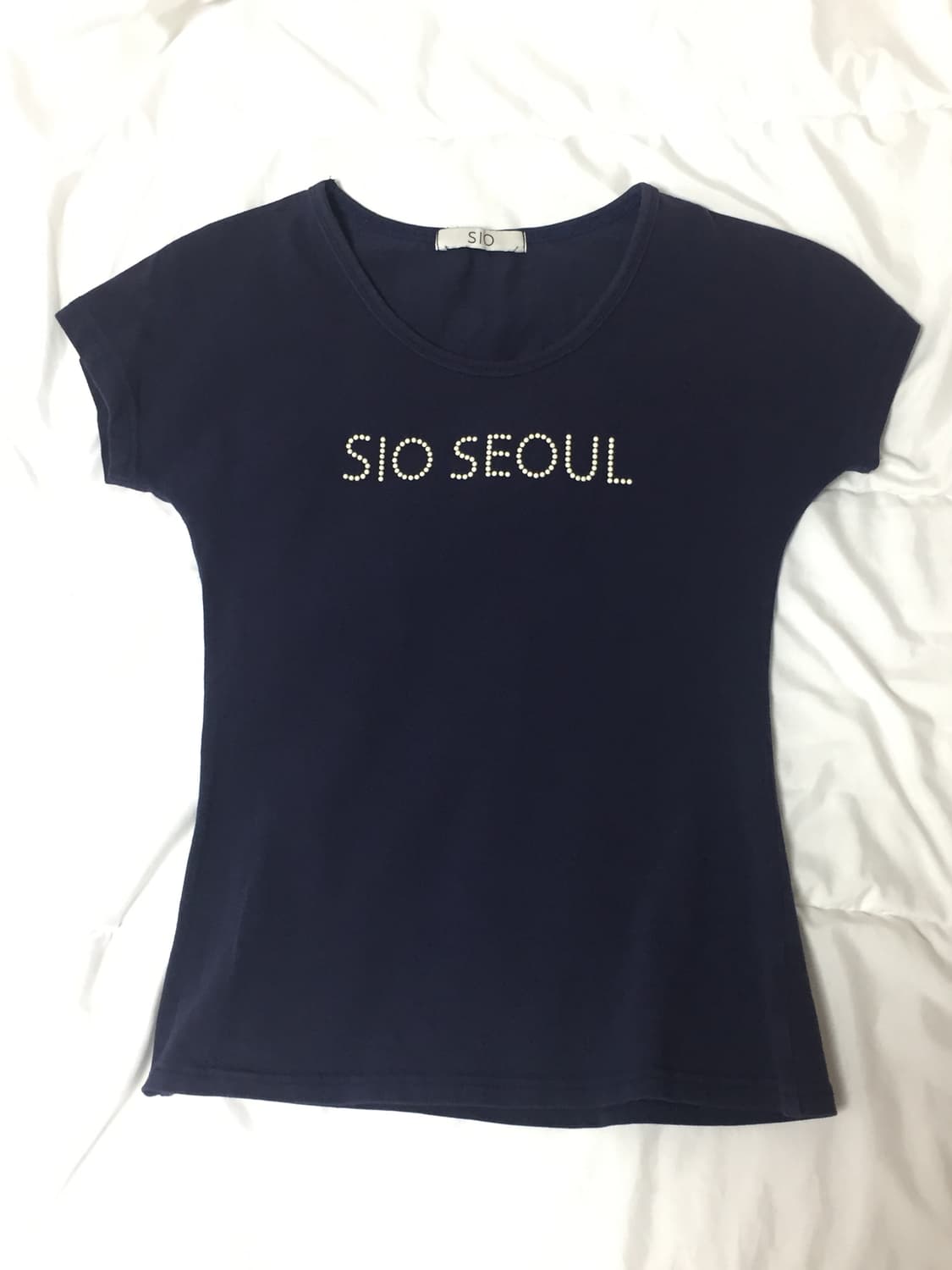 시오 서울 펄 숏 슬리브 탑 반팔 네이비 상품이미지3