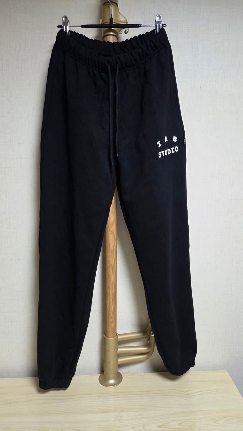 IAB STUDIO 검정 트레이닝 조거팬츠 상품이미지1