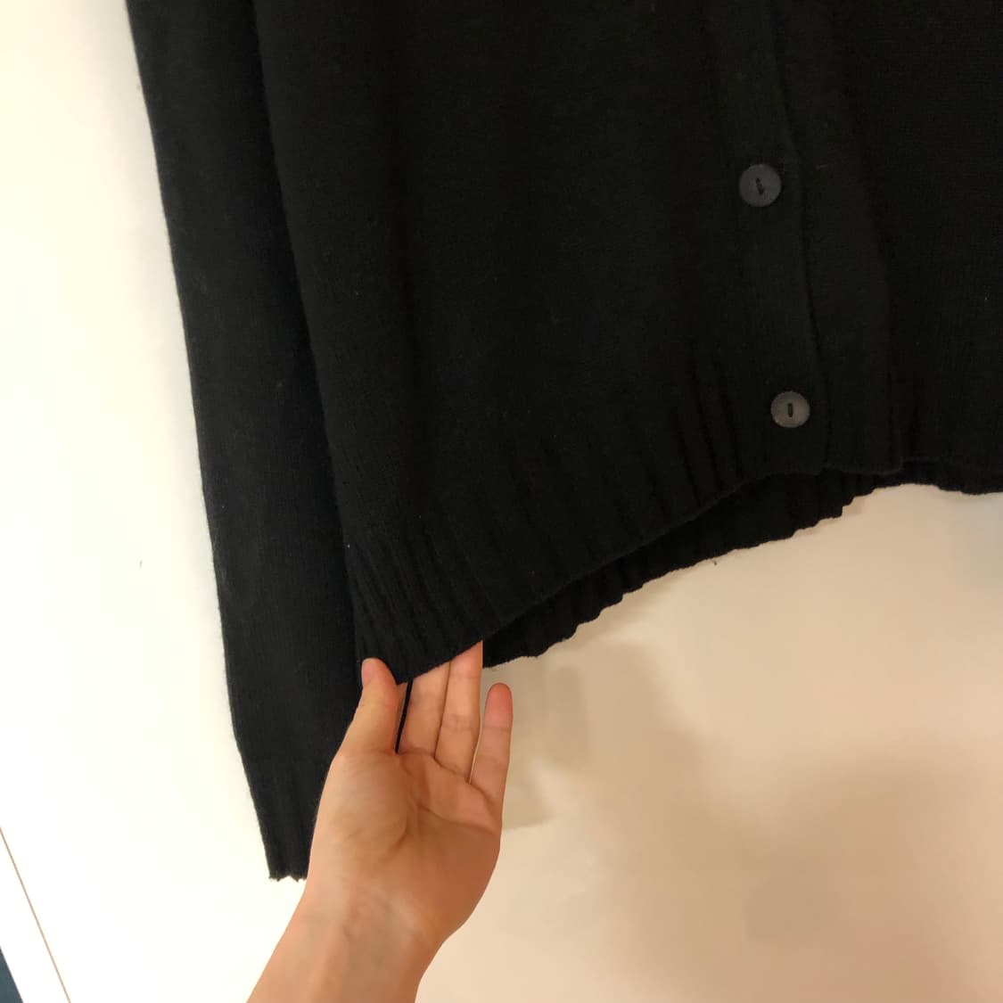 일라일 22년 캐시미어100 블랙 검정 가디건 올드머니룩 출근룩 브이넥 상품이미지10