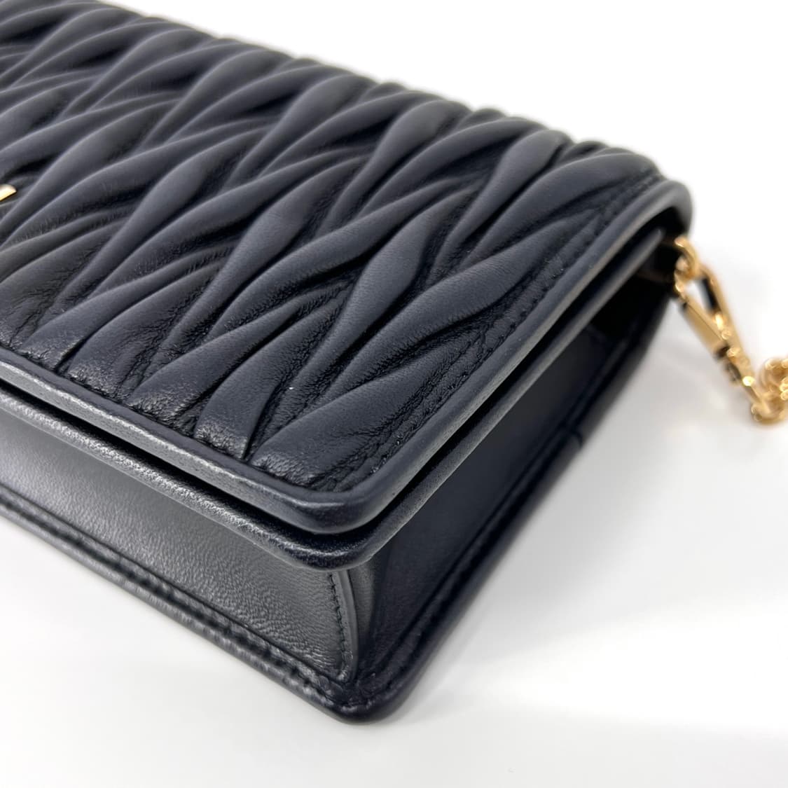 미우미우 마테라쎄 나파 체인 크로스백 블랙 (5ZH178) 상품이미지8