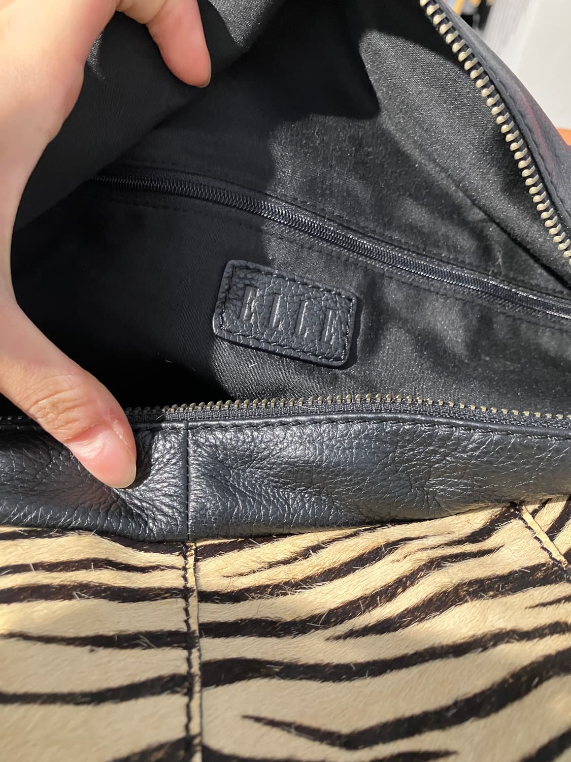 ELLE 지브라 가죽 숄더백 상품이미지7