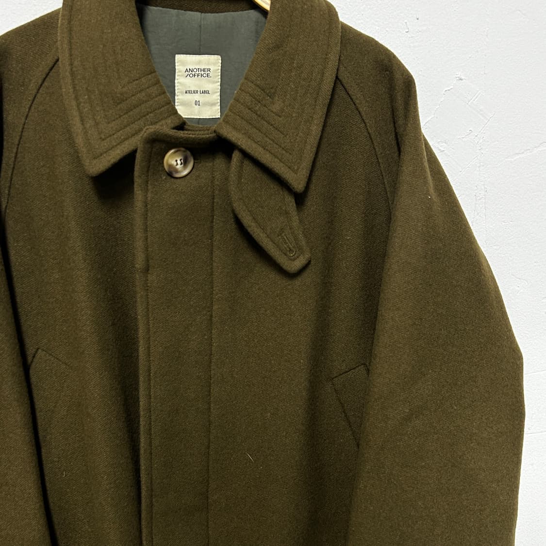 어나더오피스 카키색 울 코트 상품이미지1