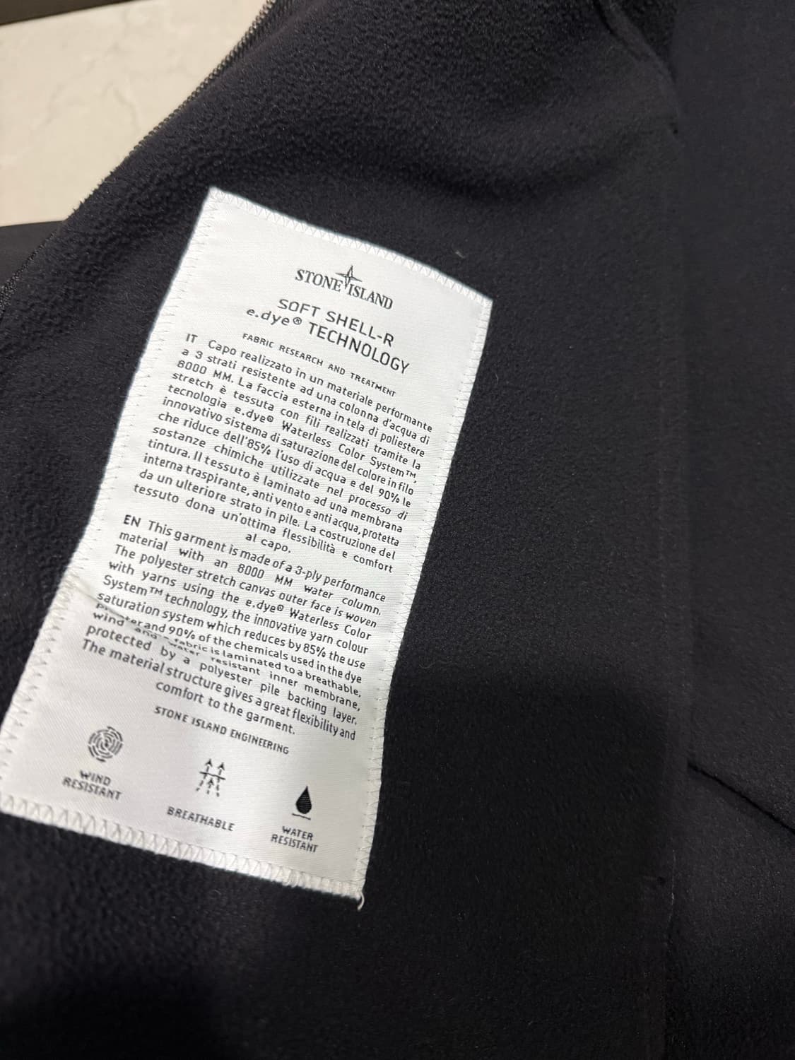 [당일출고,새상품급] 스톤아일랜드 소프트쉘 바람막이 L 상품이미지6