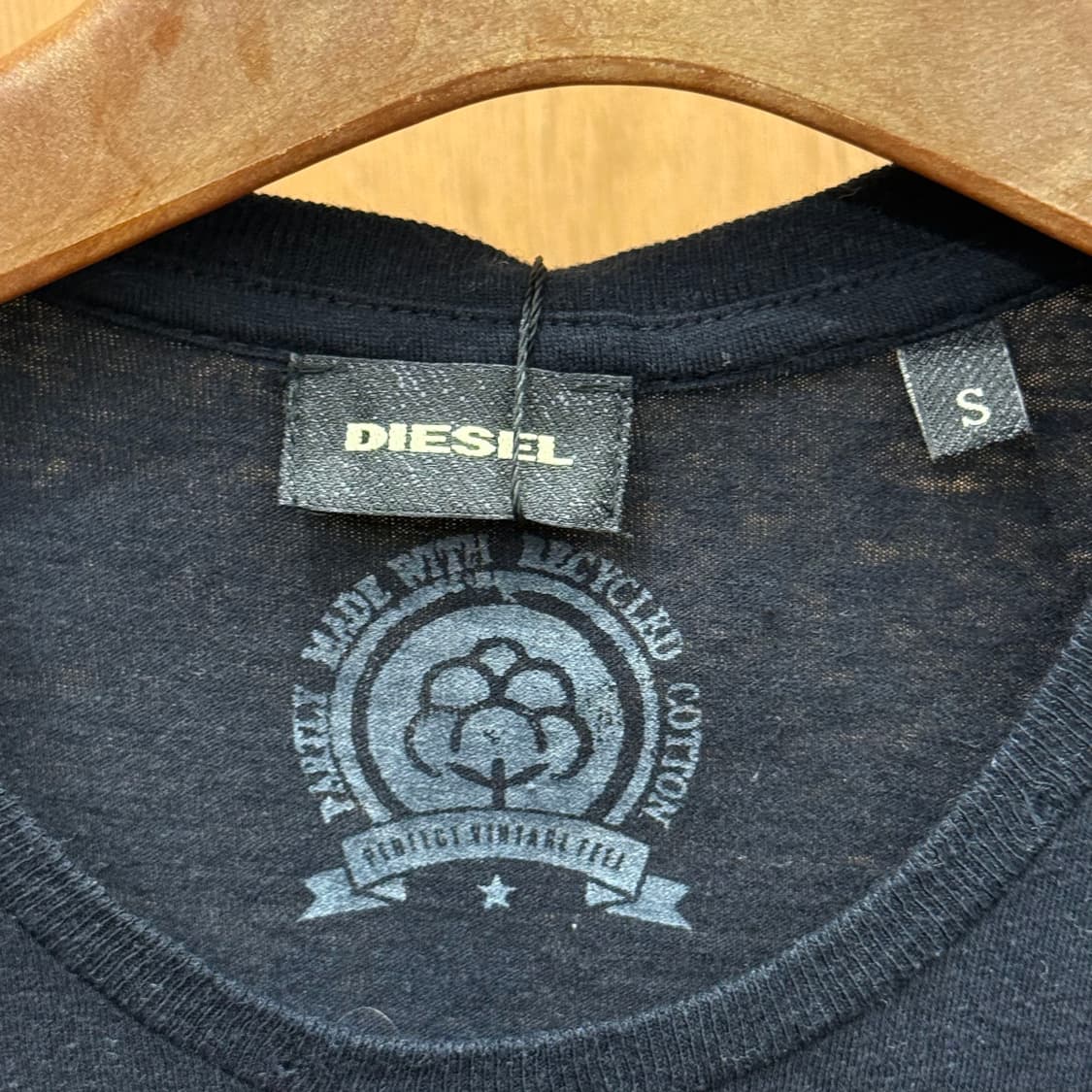 디젤 라운드넥 반팔 티셔츠 로고 자수 지퍼 디테일 블랙 상품이미지7