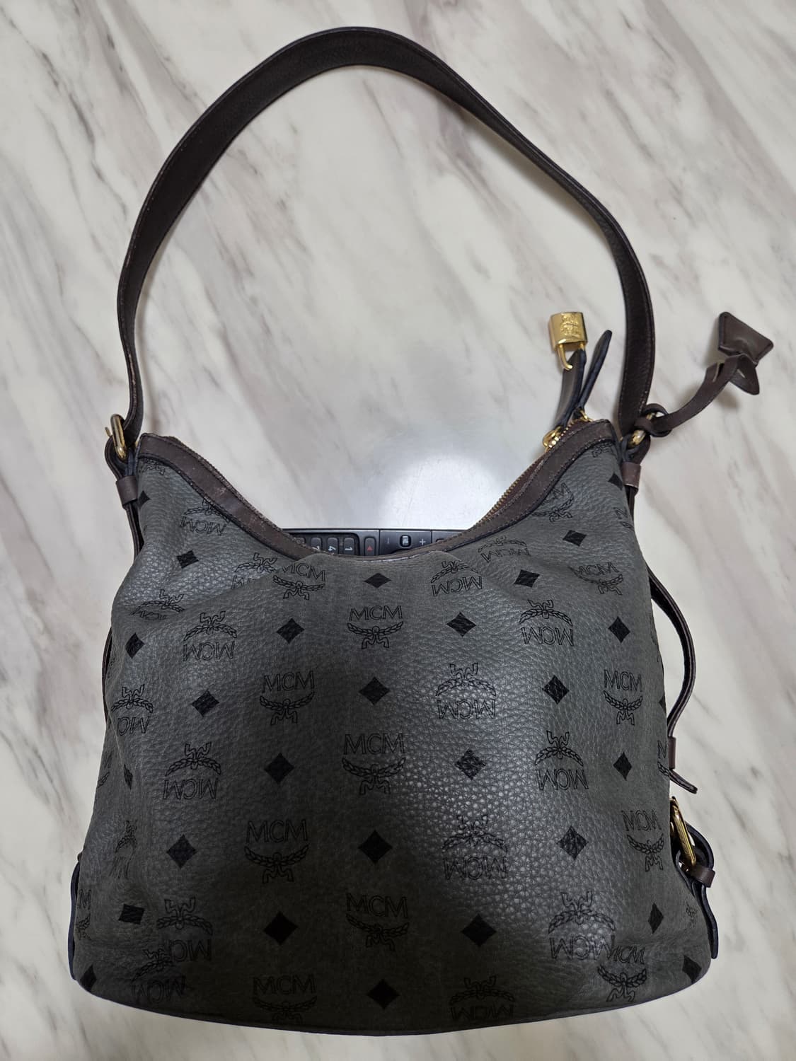 MCM 비세토스 그레이 호보백 상품이미지2