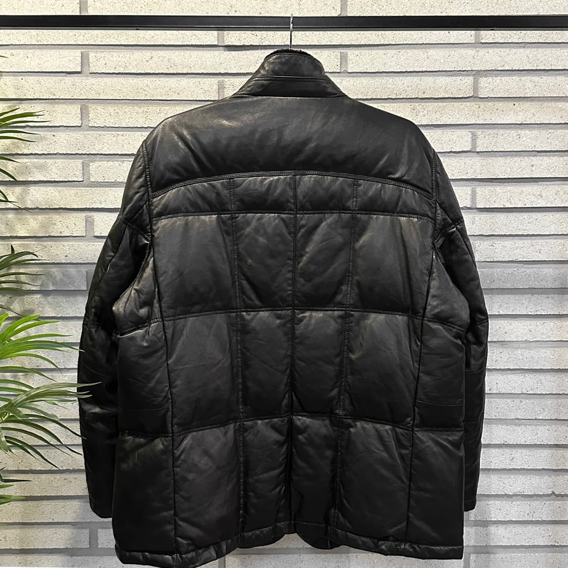 ITALY VINTAGE 패디드 가죽 자켓 플랩포켓 퍼카라넥 디테일 블랙 상품이미지3