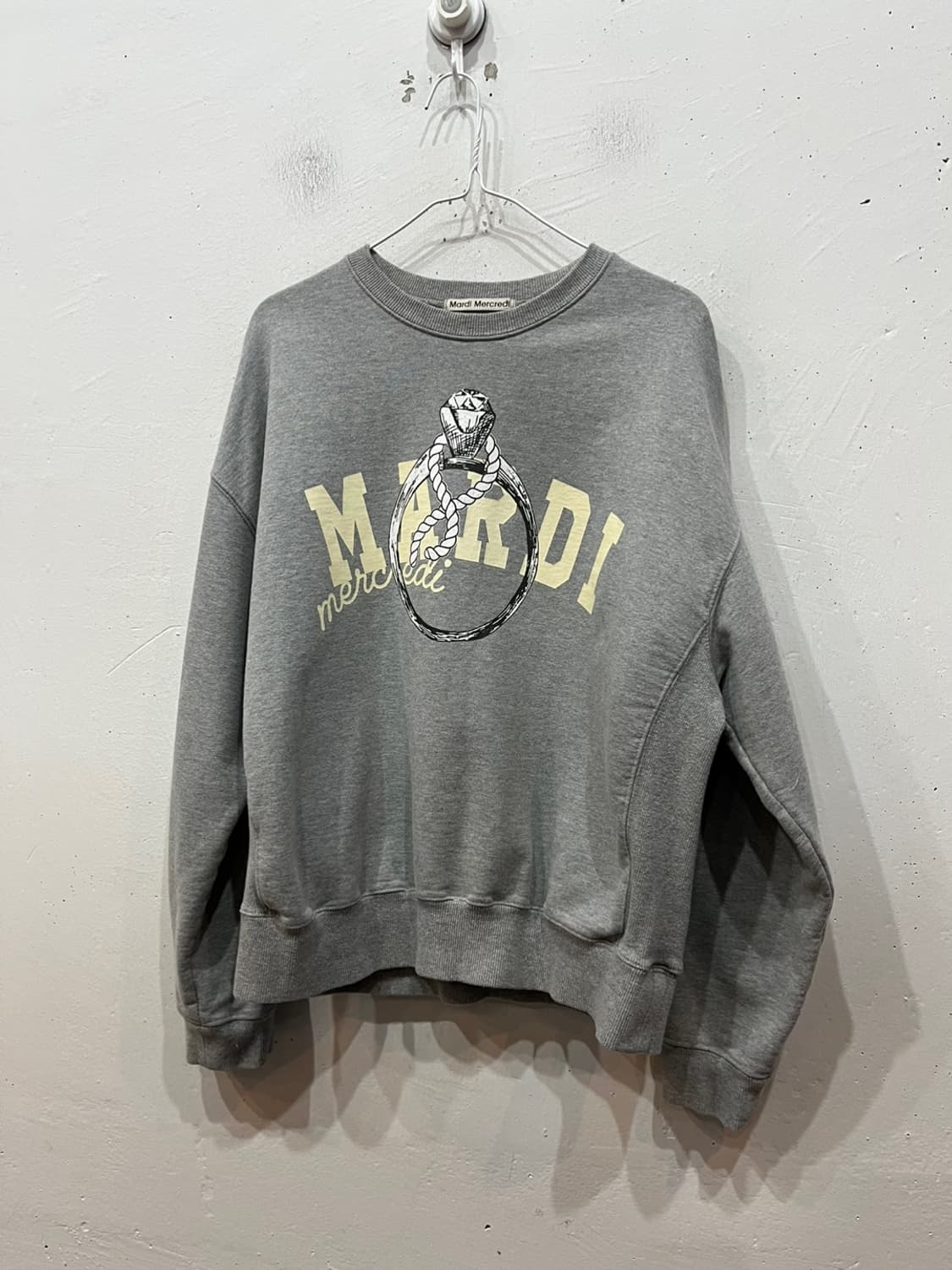 마르디 메크르디 맨투맨 상품이미지1