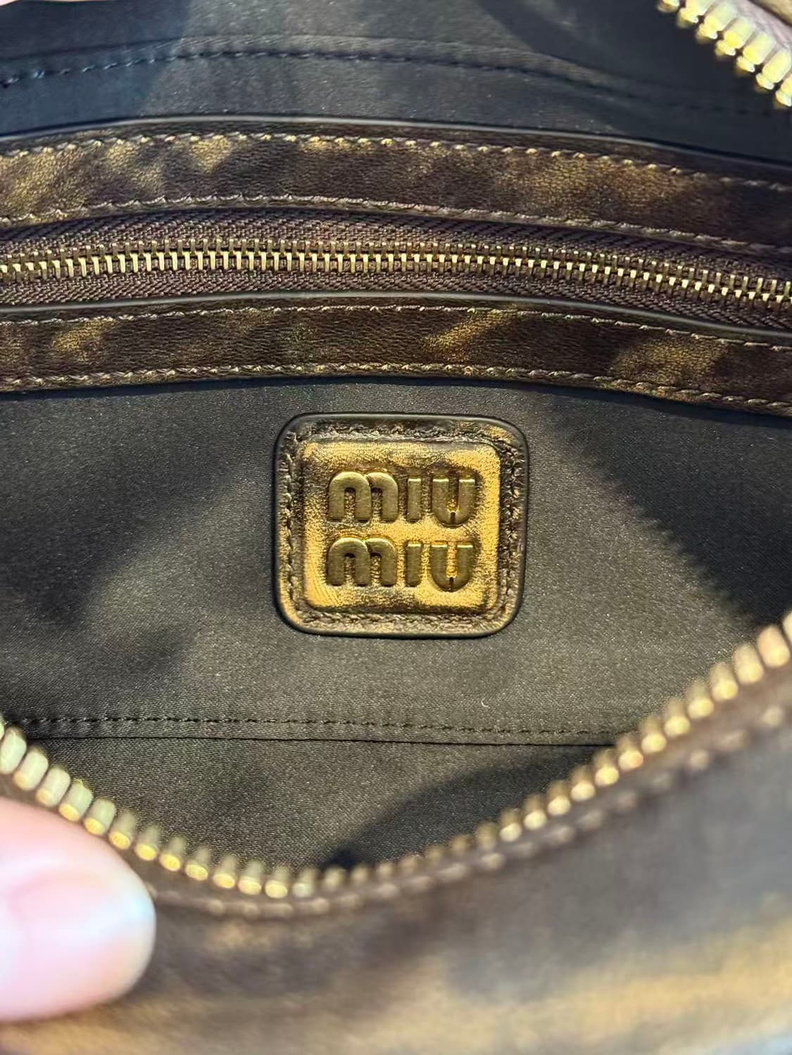 미우 미우 아르카디 마테라쎄 나파 레더 미니백 블랙 상품이미지3