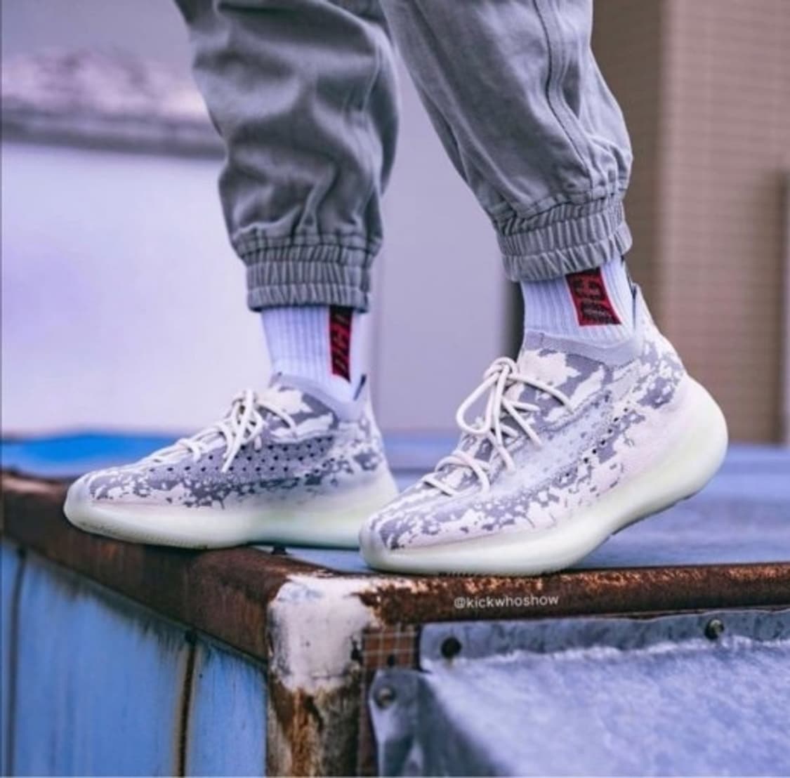 아디다스 이지부스트380 에일리언OG 290 상품이미지1