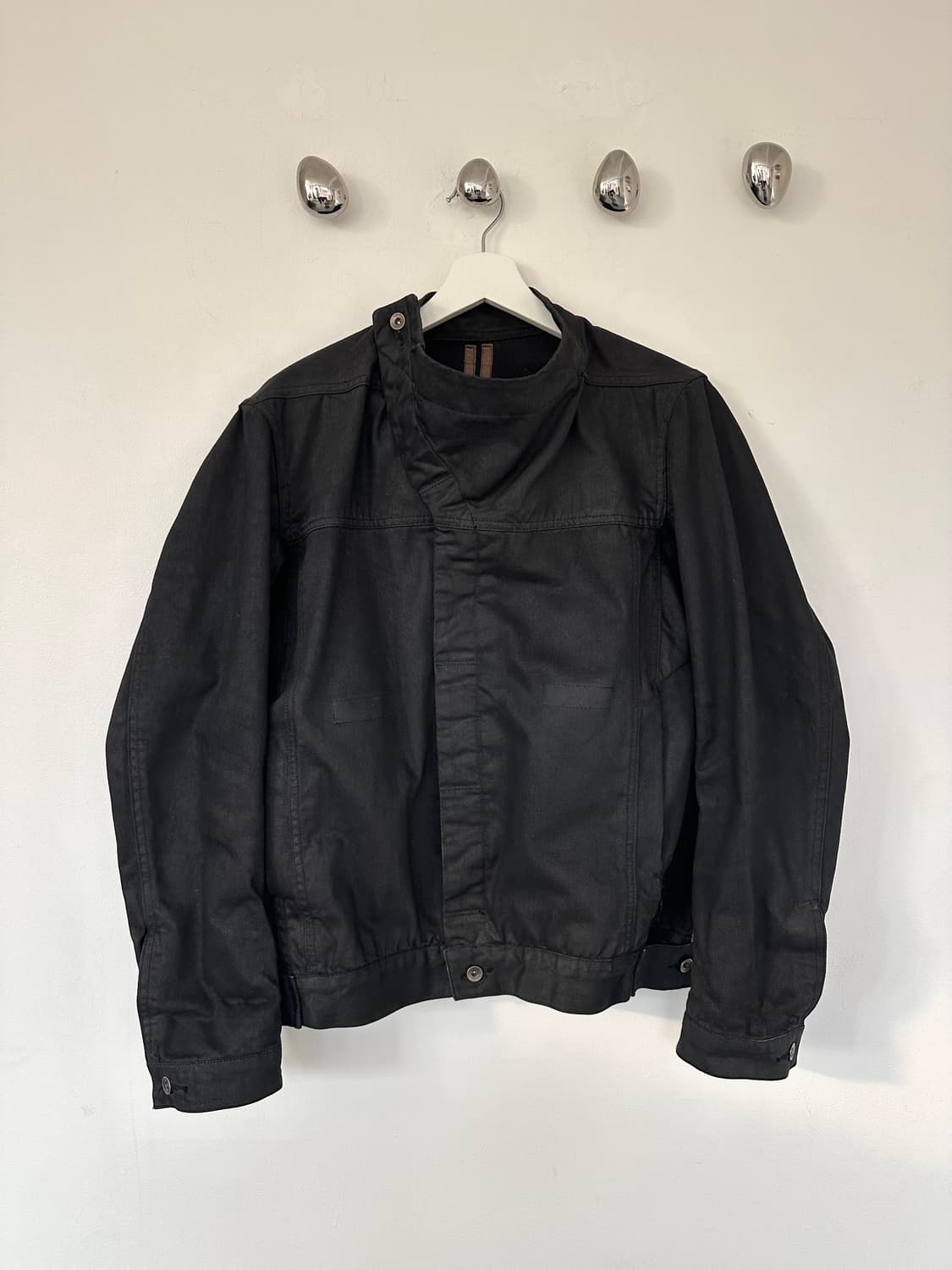 릭오웬스 슬레이브 왁스코팅 하이넥 자켓 상품이미지5