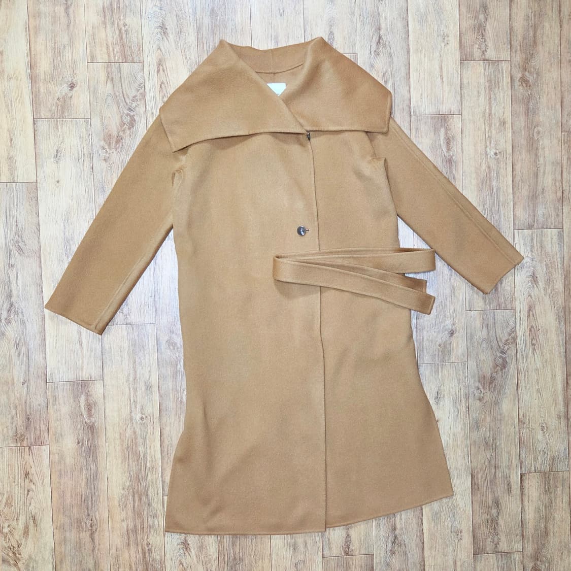 르꼬르망(le cormang) 핸드메이드 숄 울코트 프리사이즈 새상품 상품이미지2