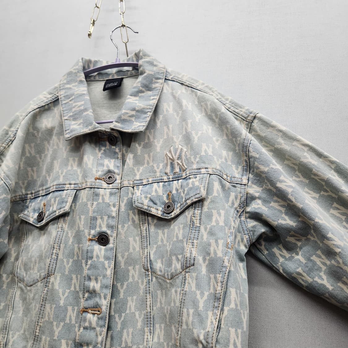 MLB 뉴욕양키스 모노그램 크롭 워싱데님 자켓80(L) 상품이미지3