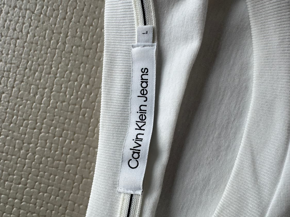Calvin Klein Jeans CK 로고 롱슬리브 티셔츠 상품이미지3