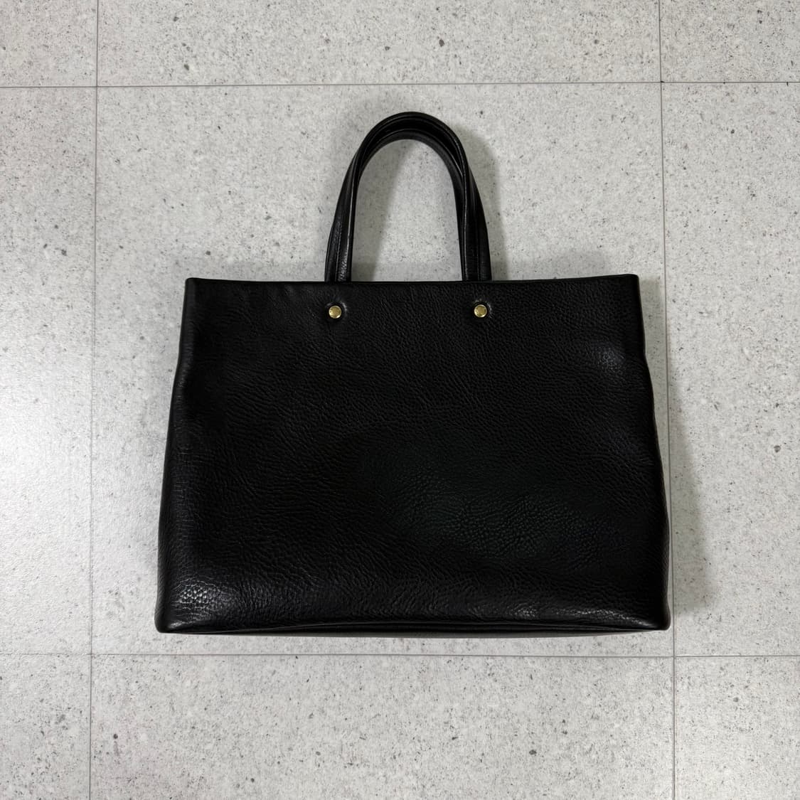 프로퍼 빌롱잉즈 토트 백 M 블랙 상품이미지1