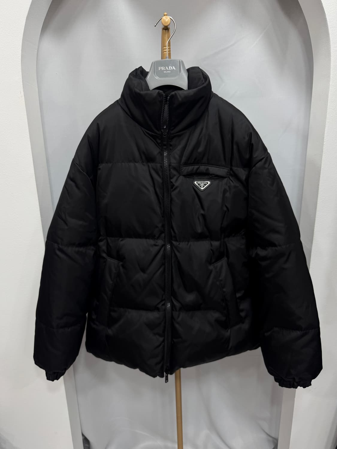 프라다 삼각로고 나일론 리버서블 양면 패딩 M   상품이미지1