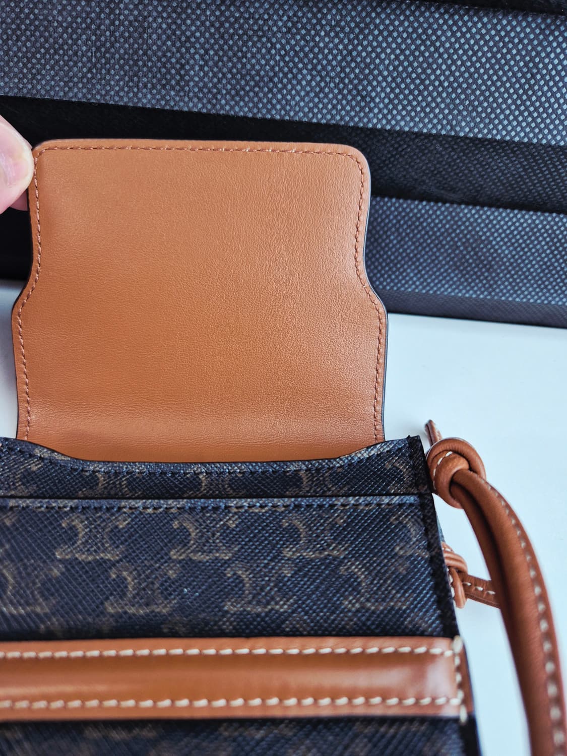 셀린느 트리옹프 폰 파우치백 (영수증 포함 풀구성) S~A+급 상품이미지7