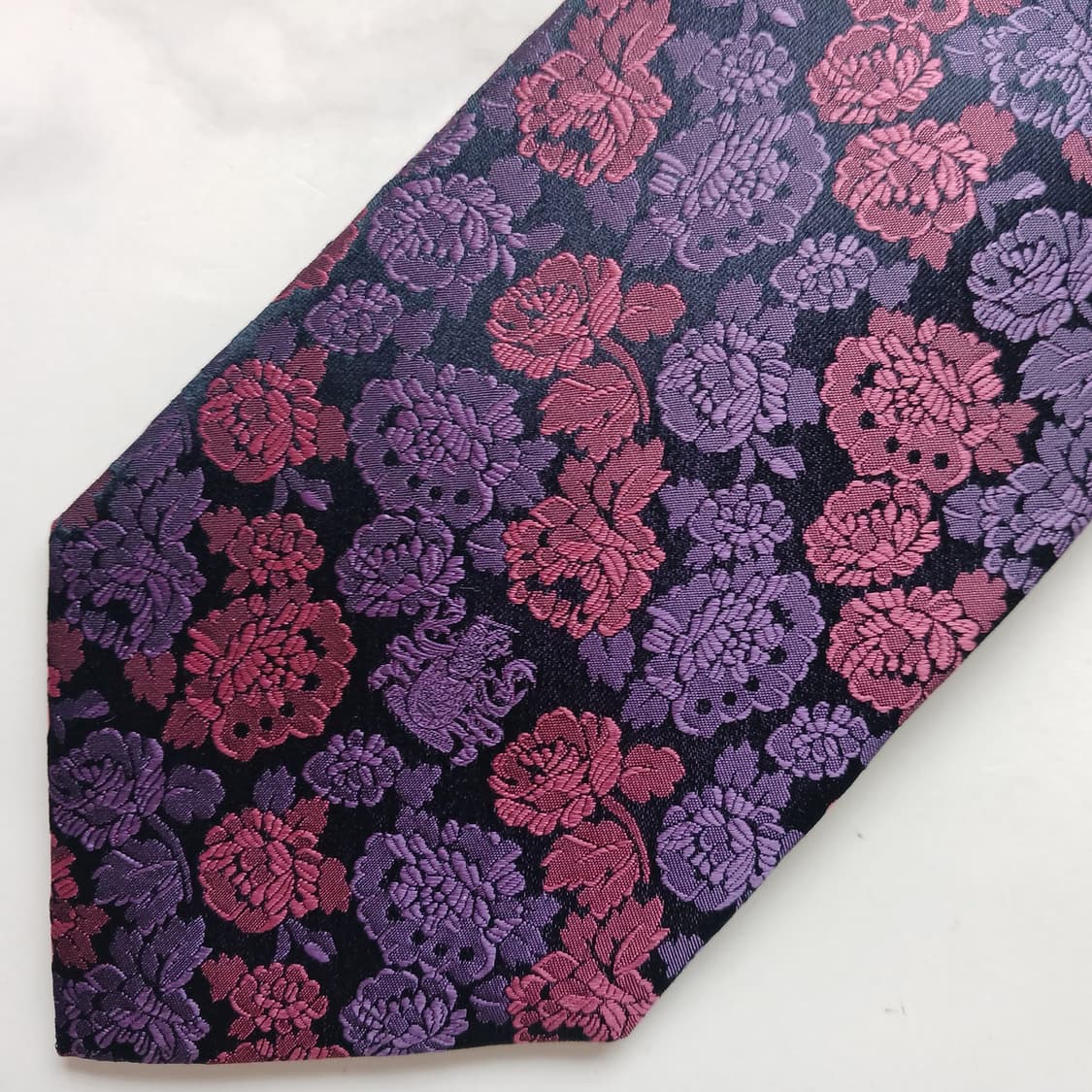 아쿠아스큐텀 실크 퍼플 플라워 자카드 넥타이 9.5cm S등급 G10
 상품이미지6