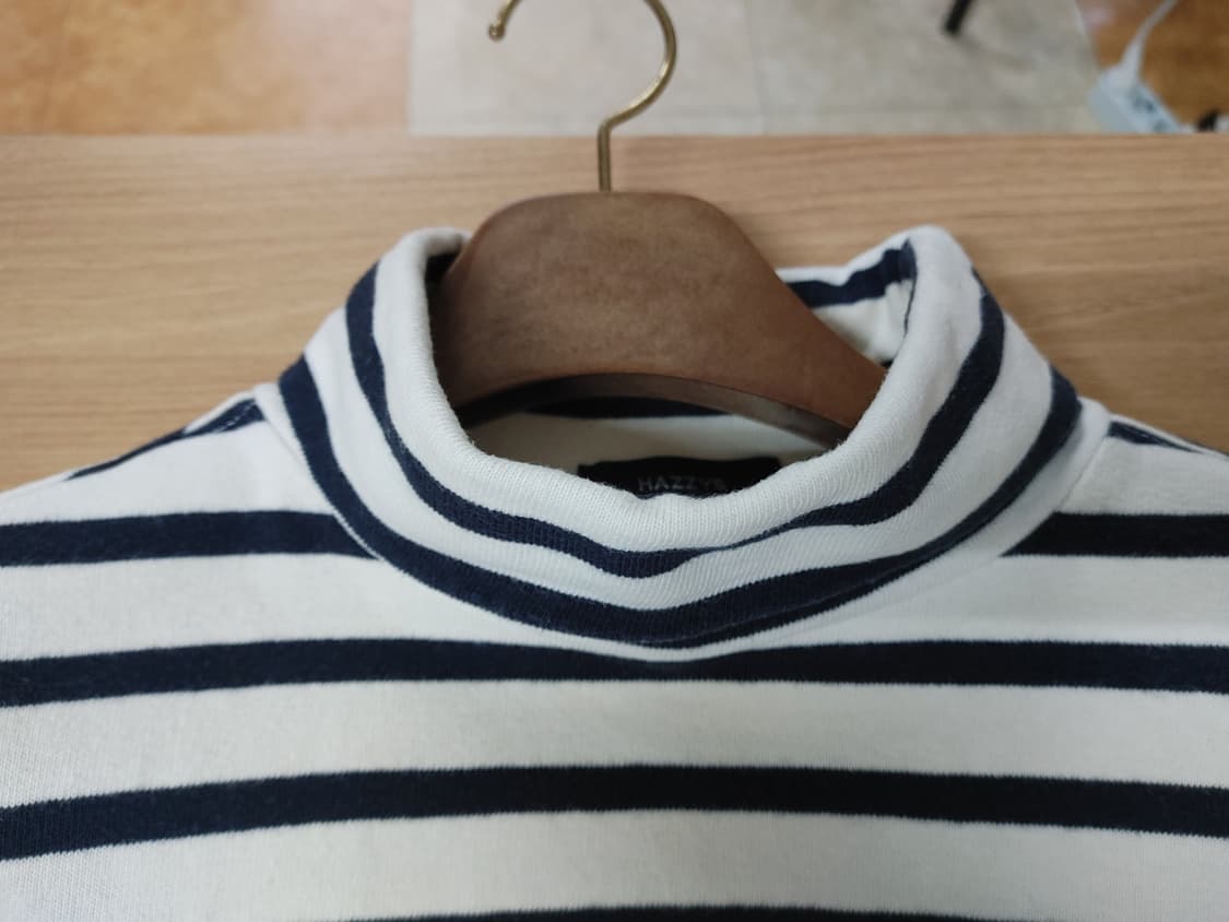 HAZZYS 헤지스 단가라디자인 목티(터틀넥) 상품이미지4