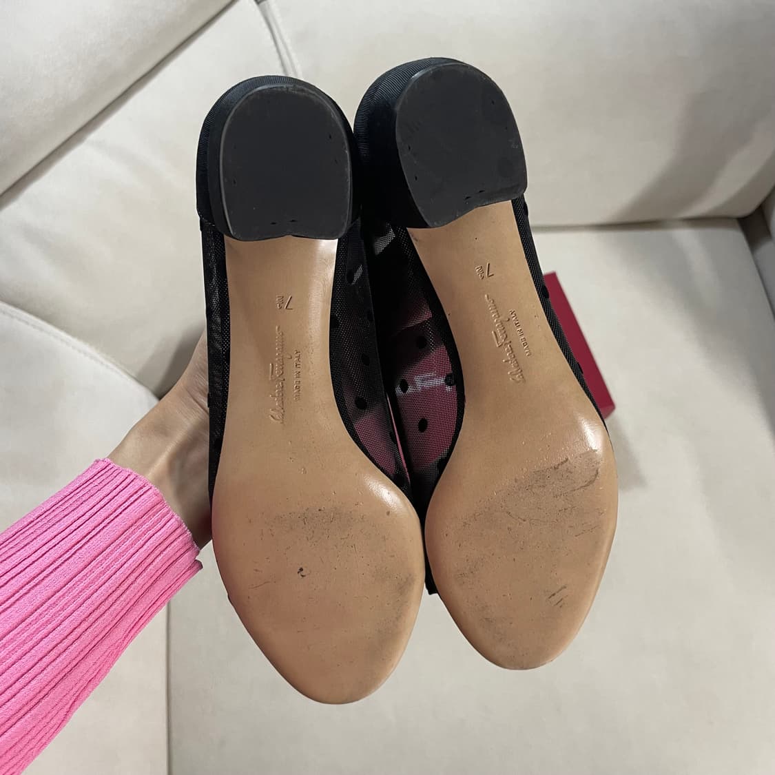 페라가모 바라 도트 펌프스-블랙 상품이미지9