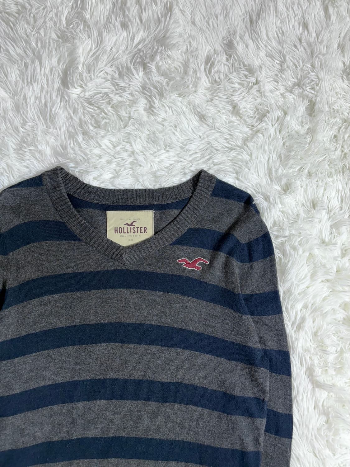 홀리스터 스몰로고 브이넥 니트  상품이미지5