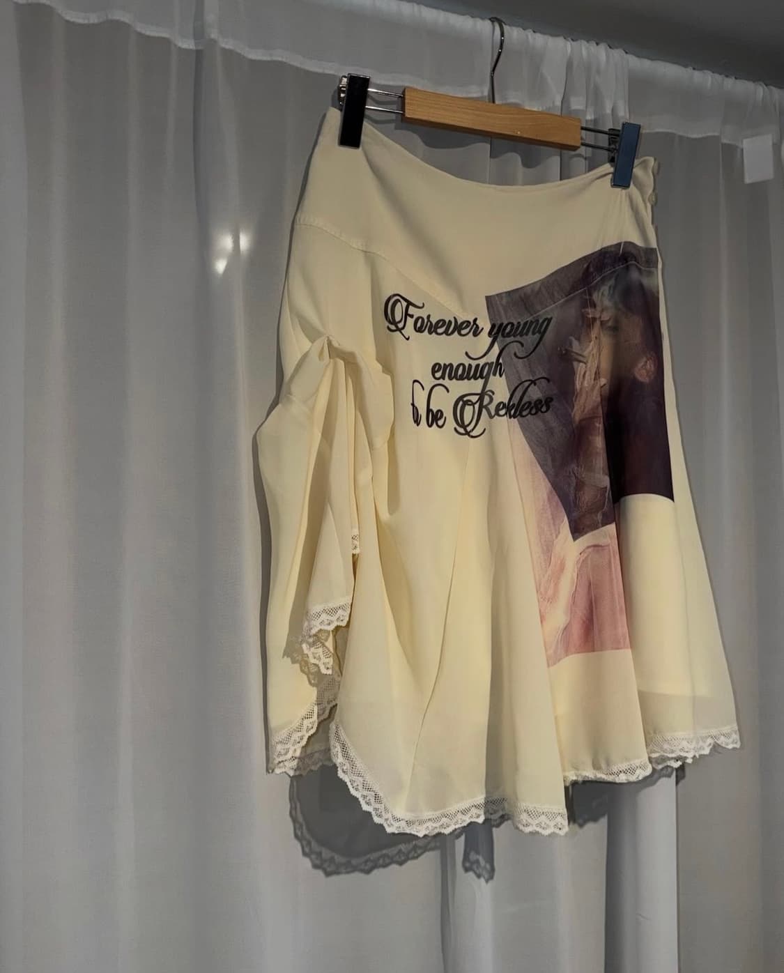 아이보리 그래픽 셔링 미디 스커트  상품이미지3