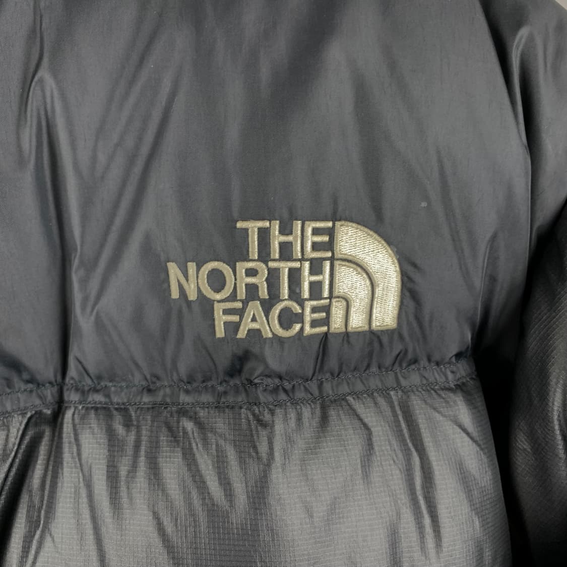 노스페이스 미주판 눕시 레트로 700 블랙 패딩 상품이미지5