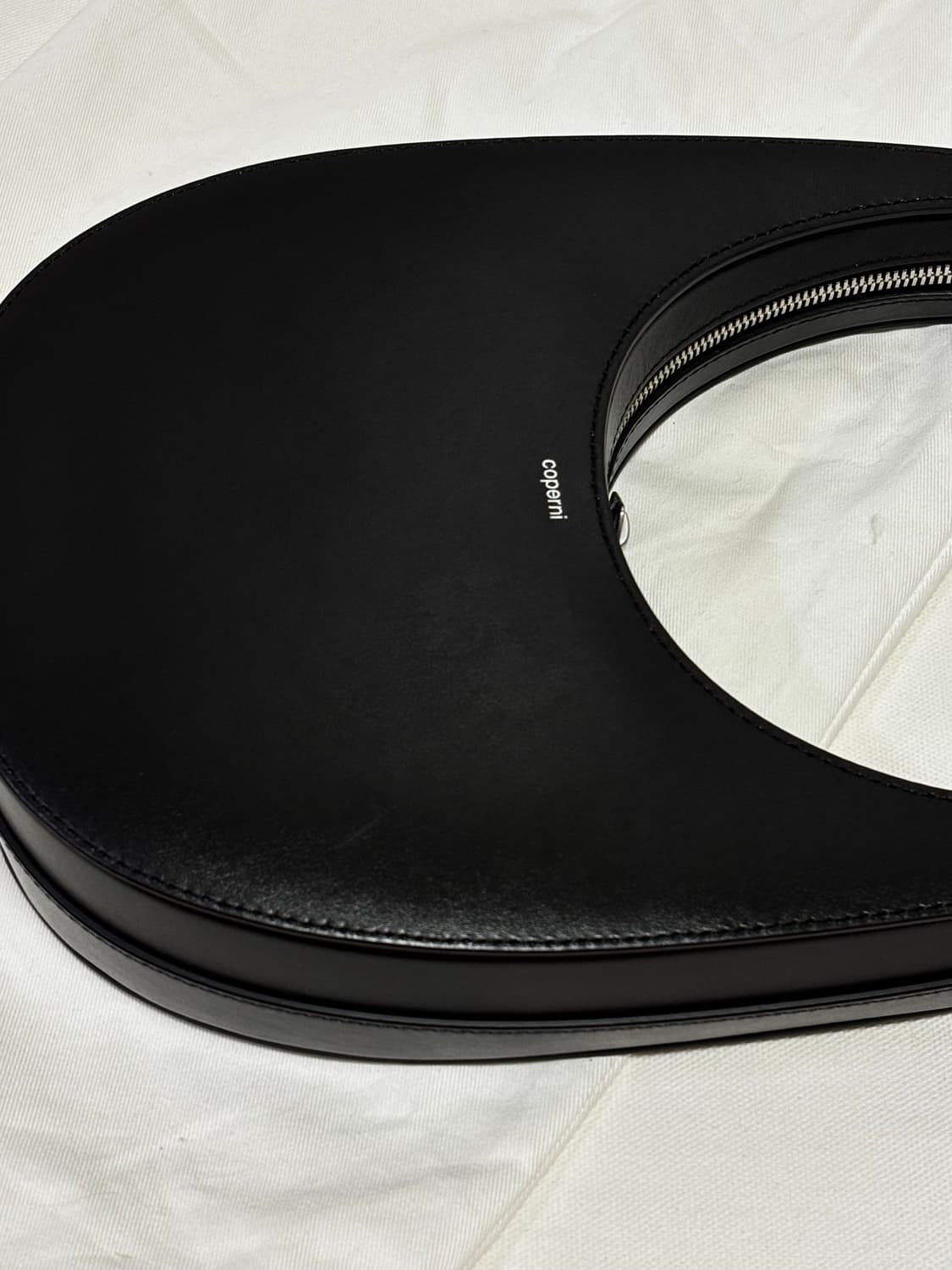 코페르니 스와이프백 블랙 (미니X) 상품이미지3
