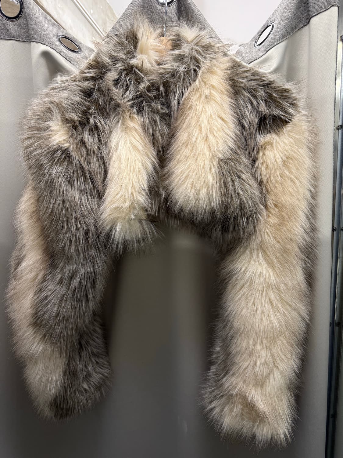 나밀리아 25FW 카티빨 퍼 볼레로 크롭 집업자켓 상품이미지3