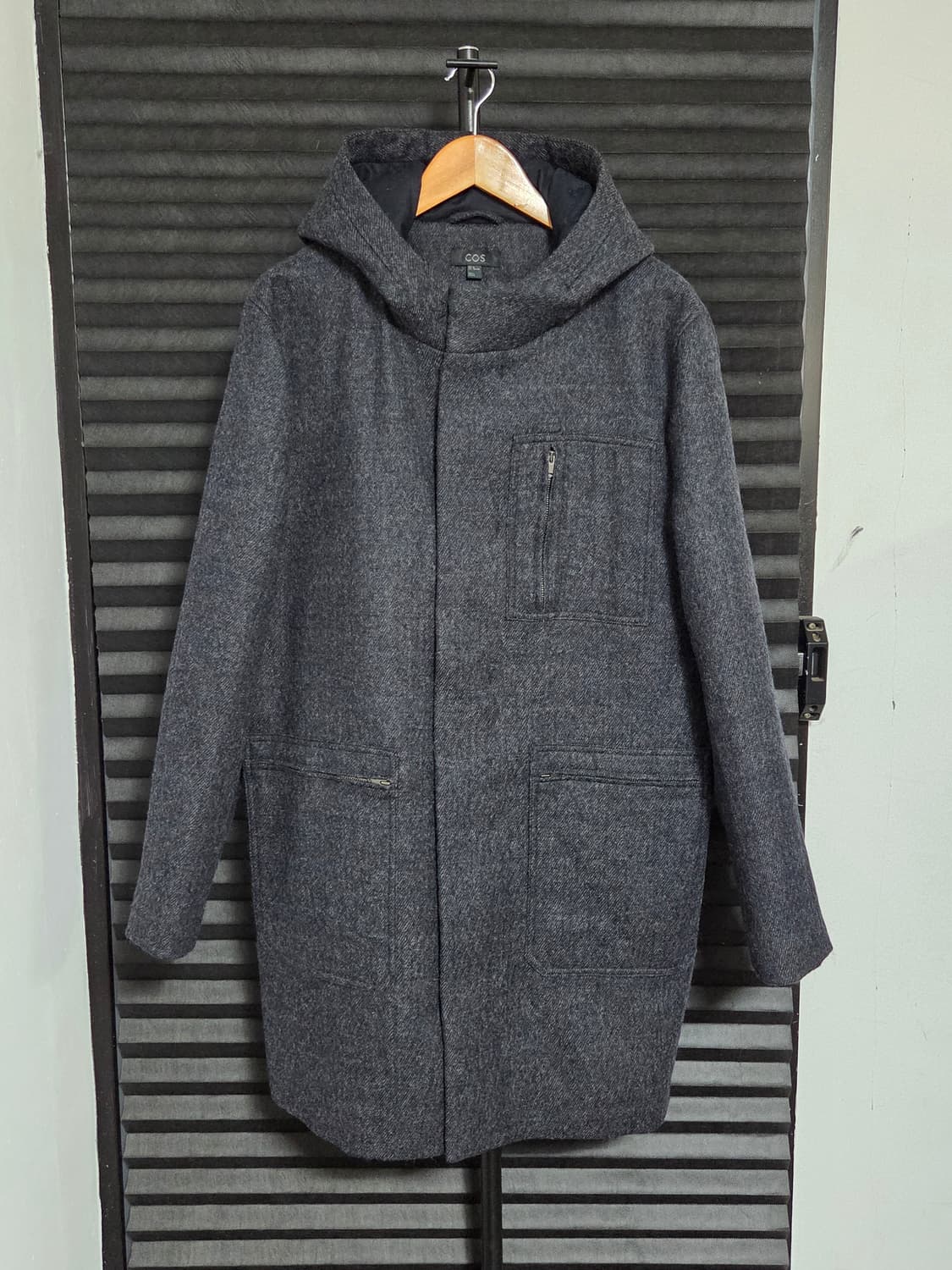 [코스] 가슴 지퍼 포켓 후드 울 패딩 코트 | 00165 상품이미지1