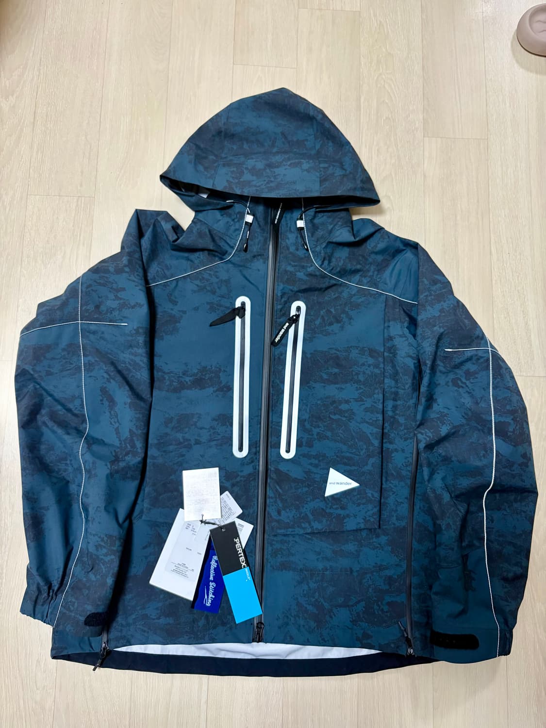 새상품 And wander 앤드원더 프린트 퍼텍스 쉴드 레인자켓 L 상품이미지1