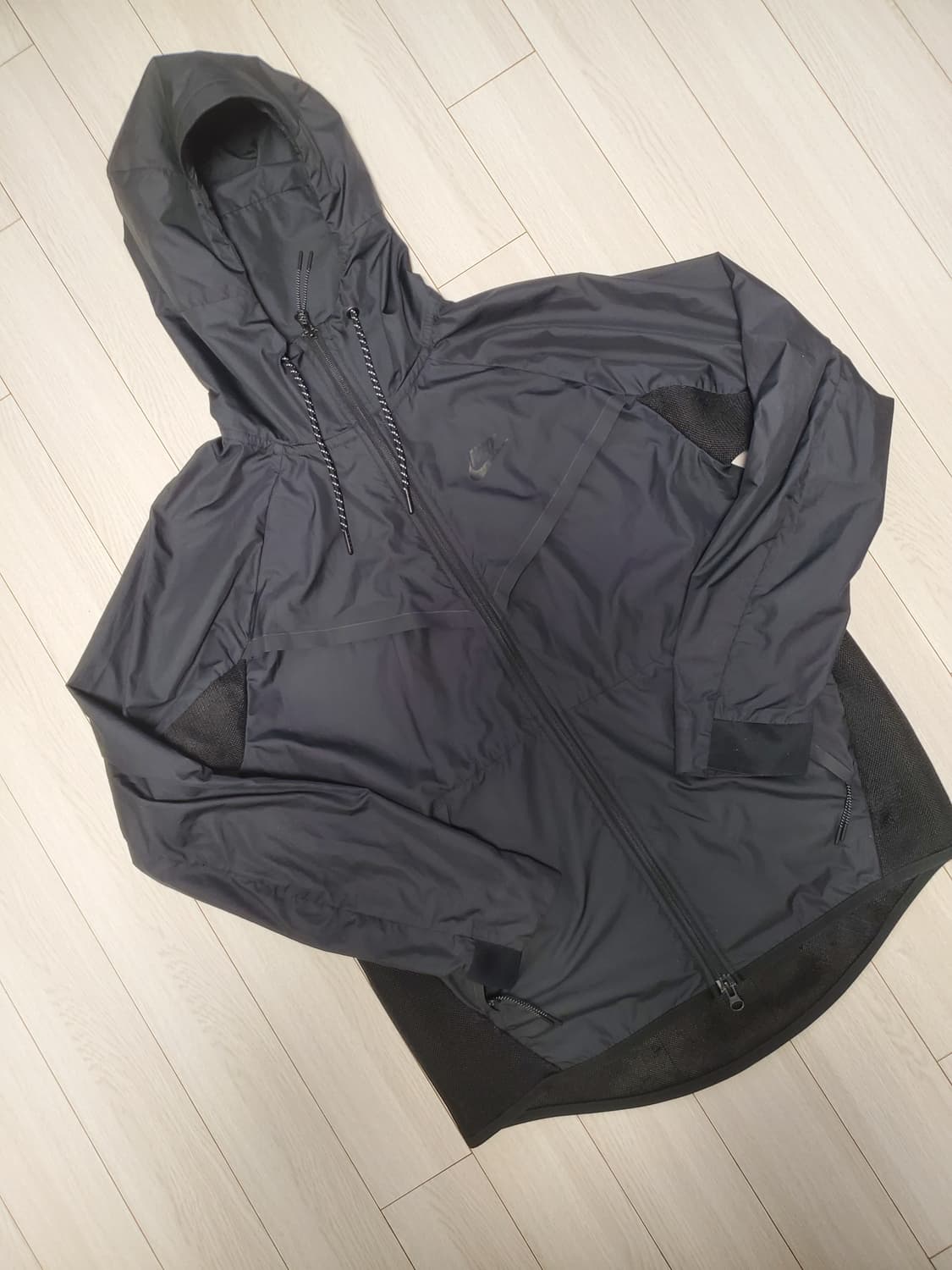 나이키 테크팩 메쉬 러닝 자켓 바람막이 사이즈L

사용감 외에 오염 하자 상품이미지1