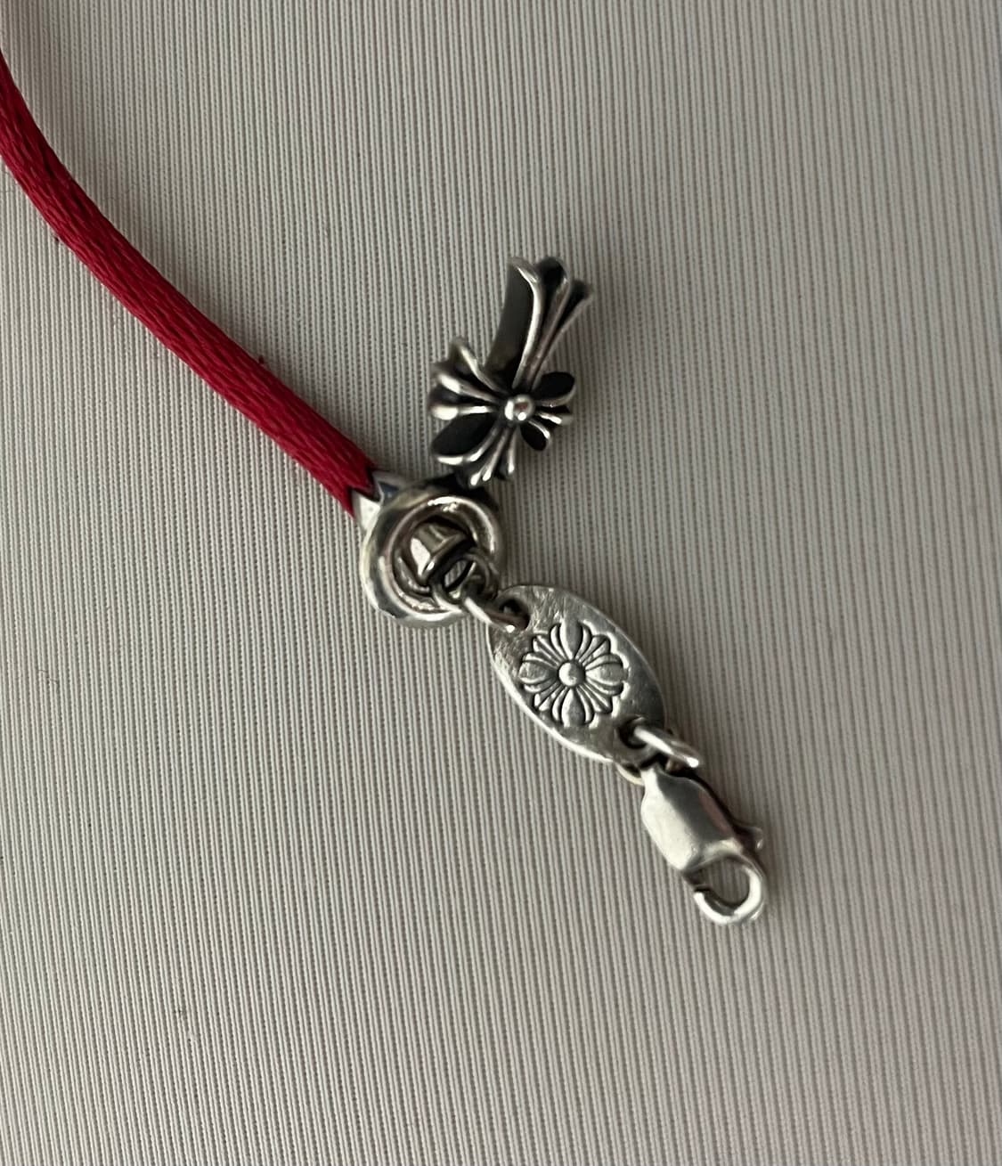 크롬하츠 kz 실크 팔찌 레드 크로스참 상품이미지9