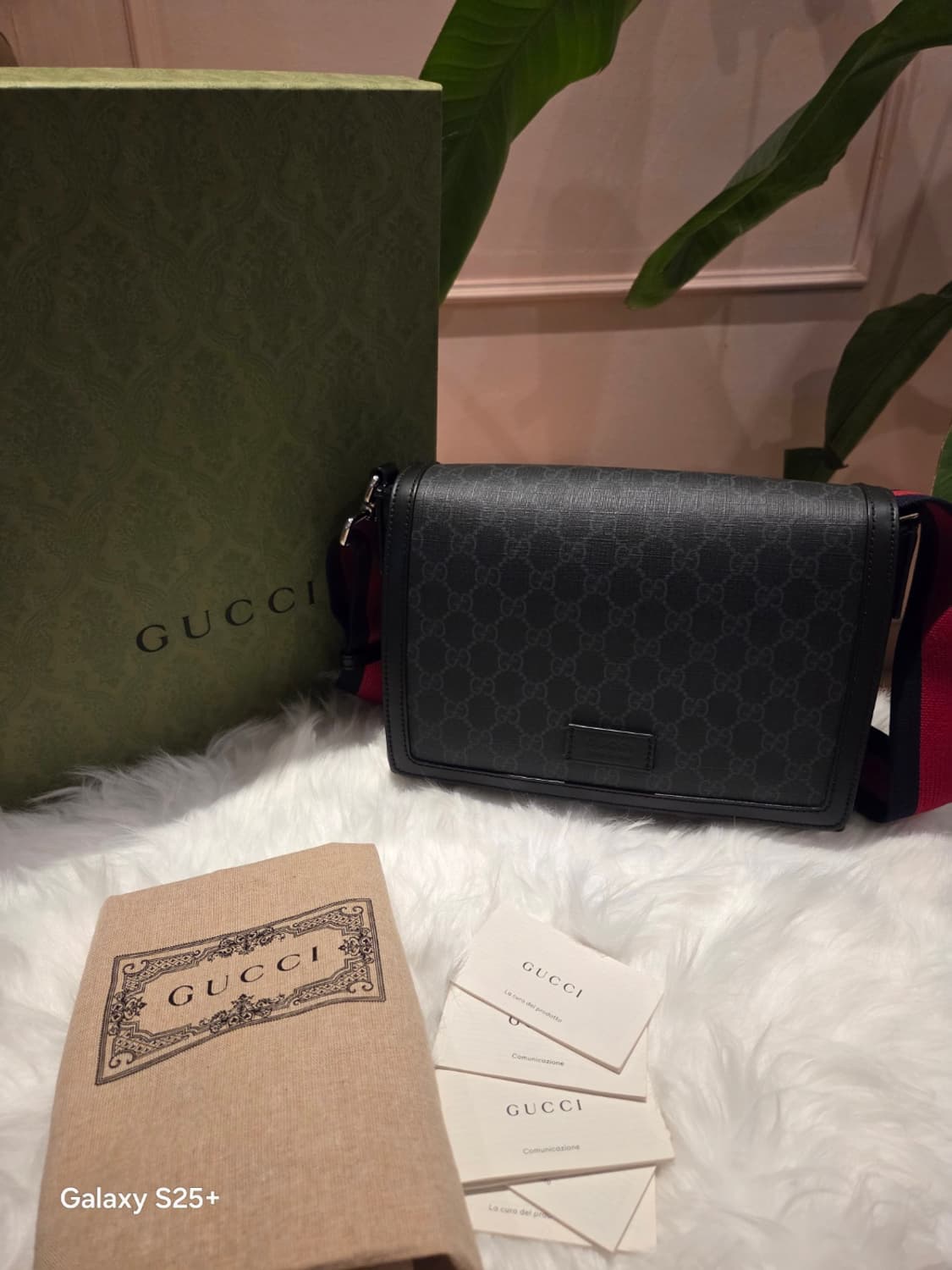 구찌 GG 크로스바디백 블랙 슈프림 새상품급 상품이미지3