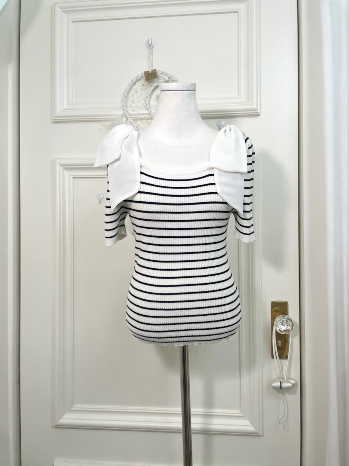 ivory shoulder bow half knit top(size-M) 상품이미지1