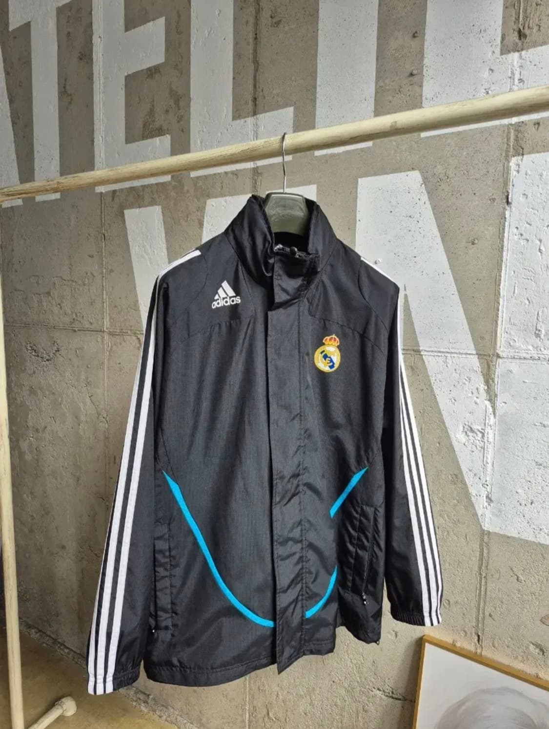 아디다스 레알마드리드 바람막이집업 상품이미지2