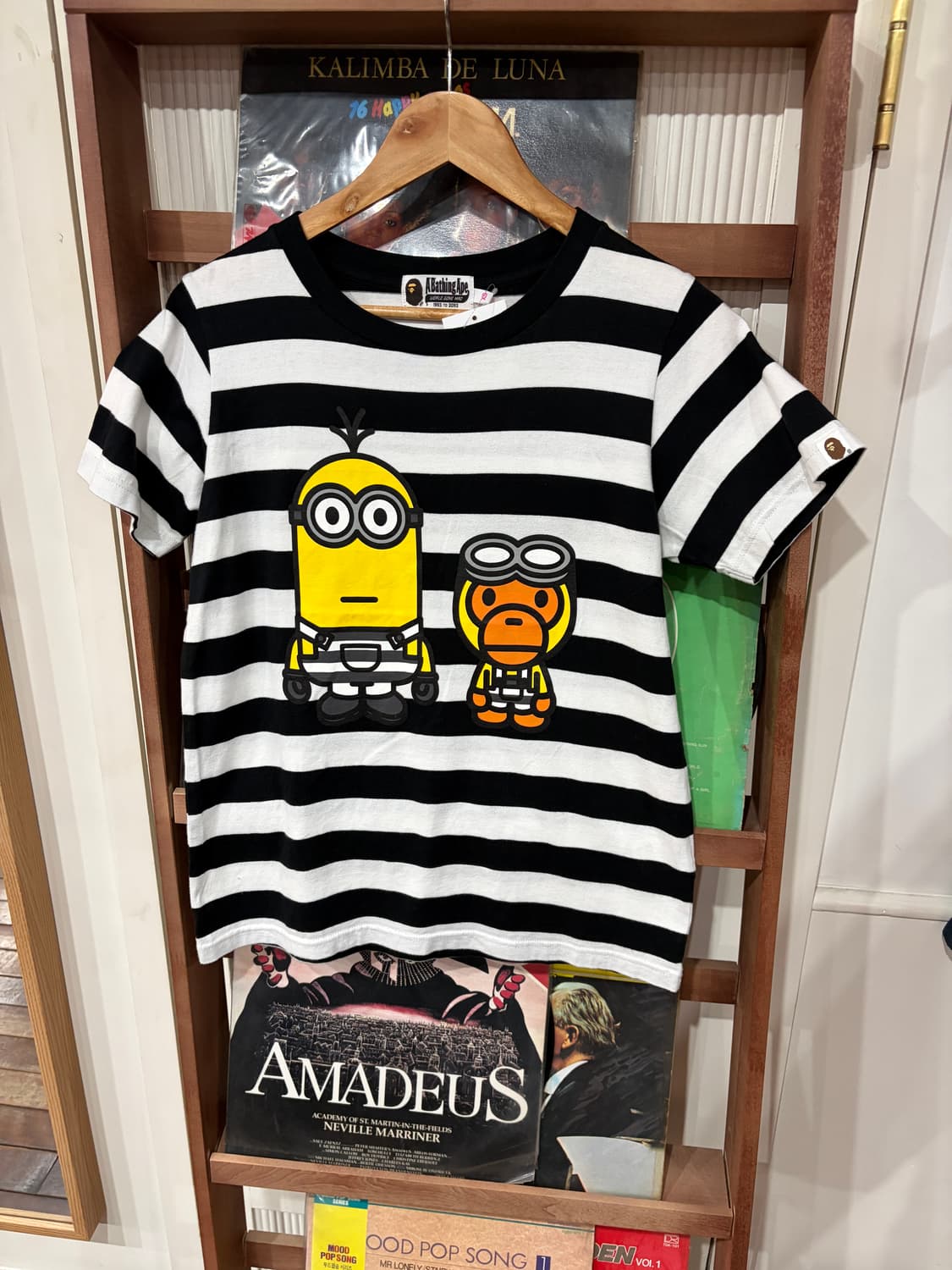 J62 베이프 미니언즈 콜라보 스트라이프 티셔츠 상품이미지1