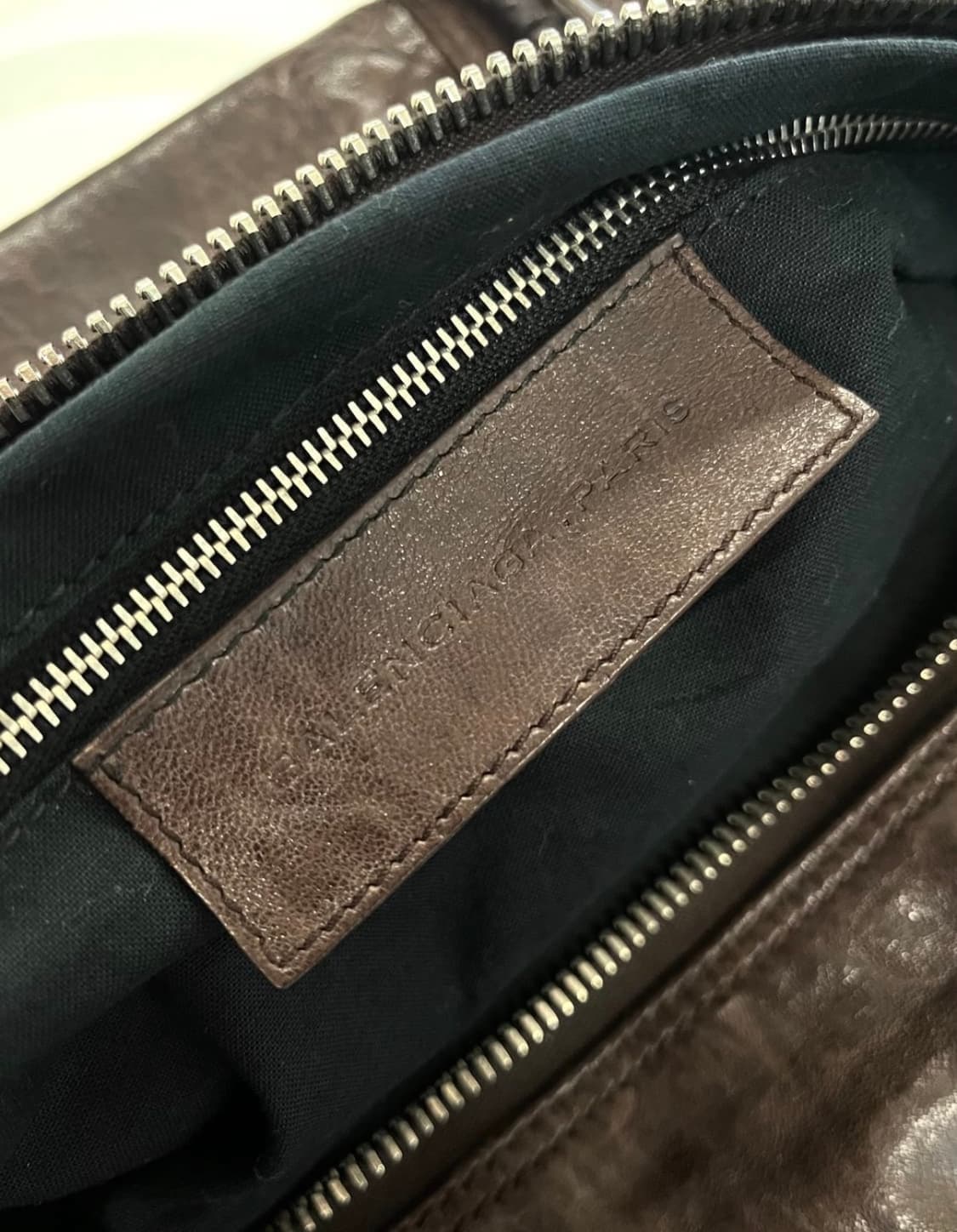 발렌시아가 휘슬백 상품이미지5